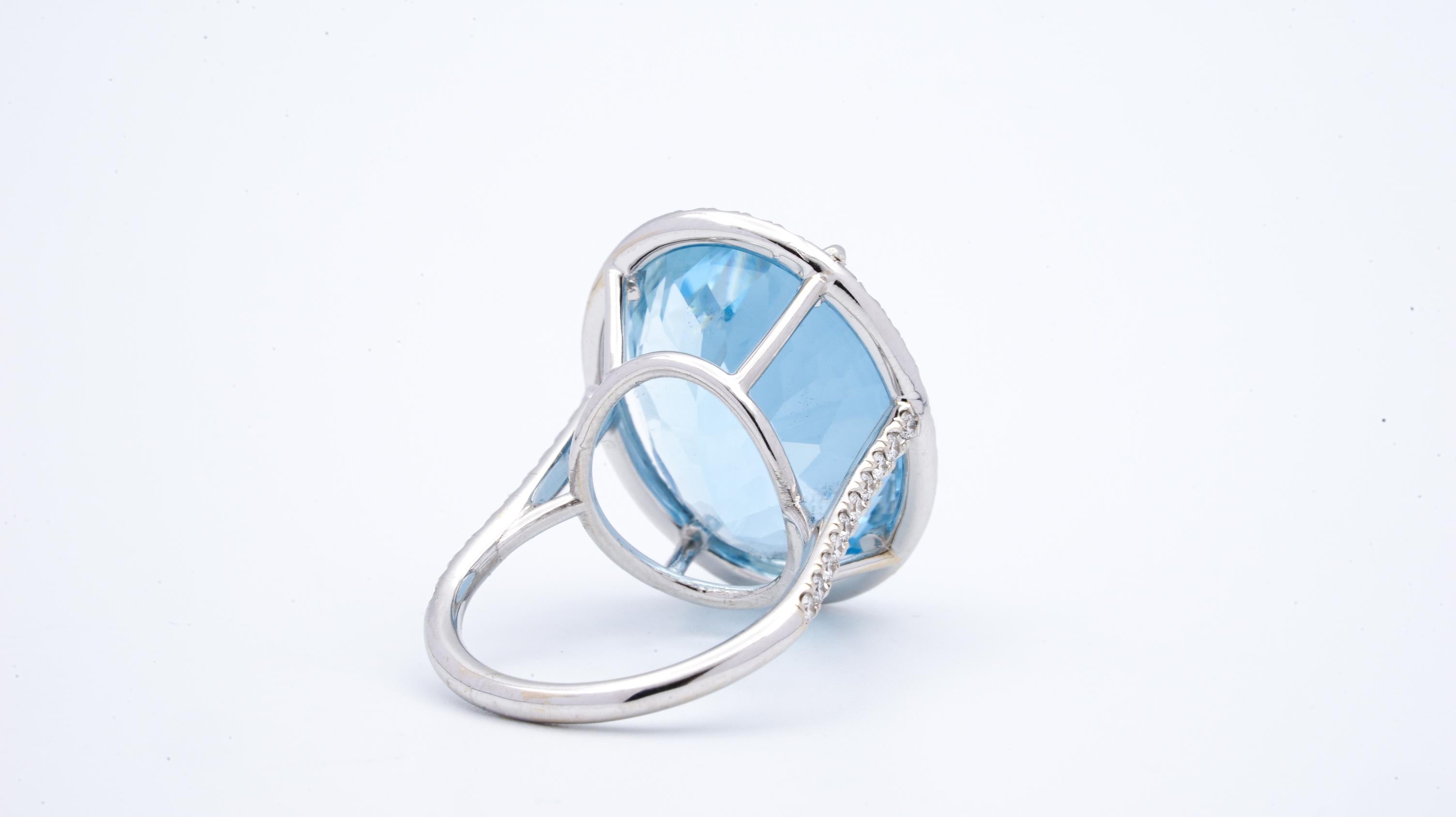 Women's or Men's 18.30 Carat Natural AGL Certified Blue Oval Aquamarine and Diamond Ring