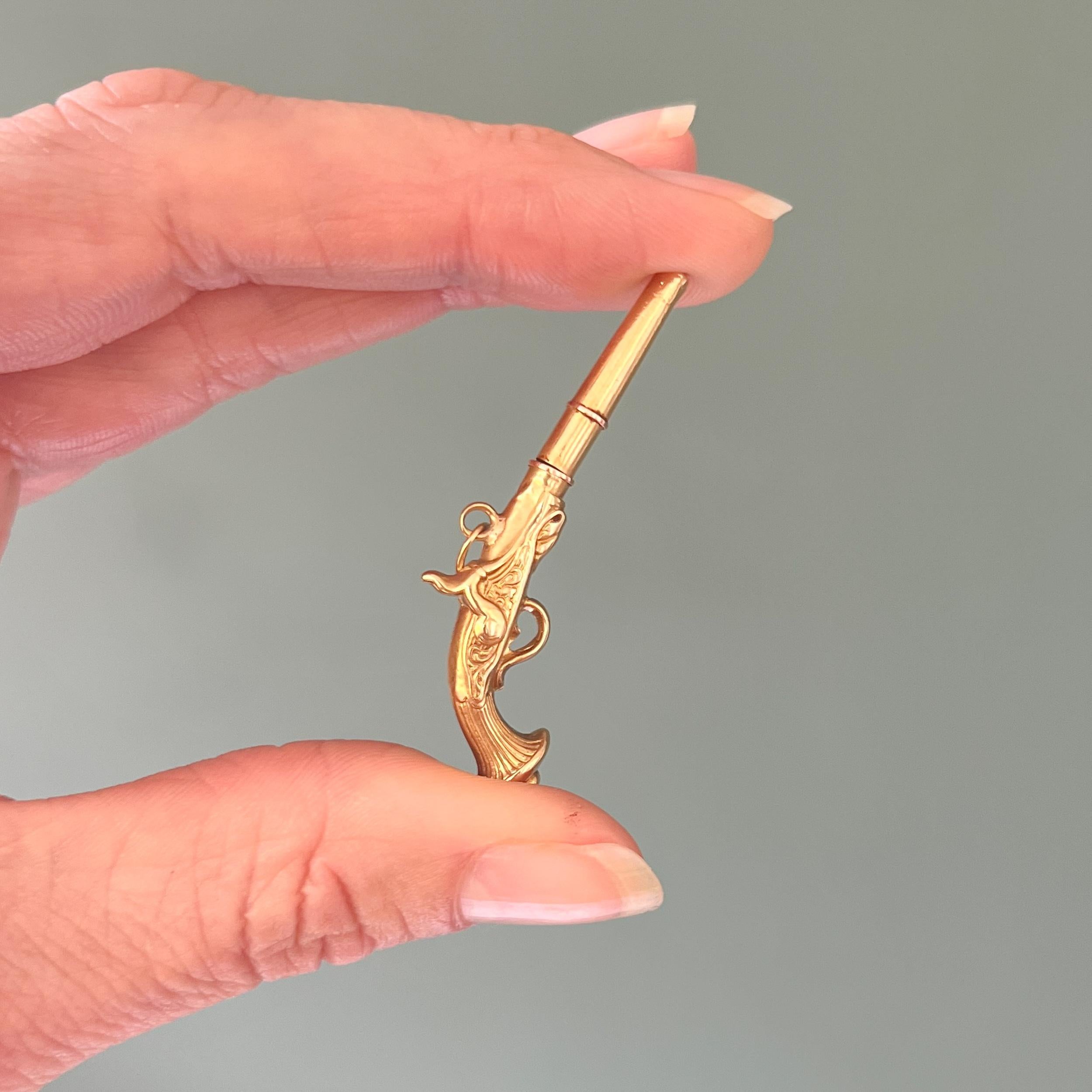 Antike Gold Flintlock Revolver Taschenuhr-Schlüssel-Anhänger mit Schlüsselanhänger (Viktorianisch) im Angebot