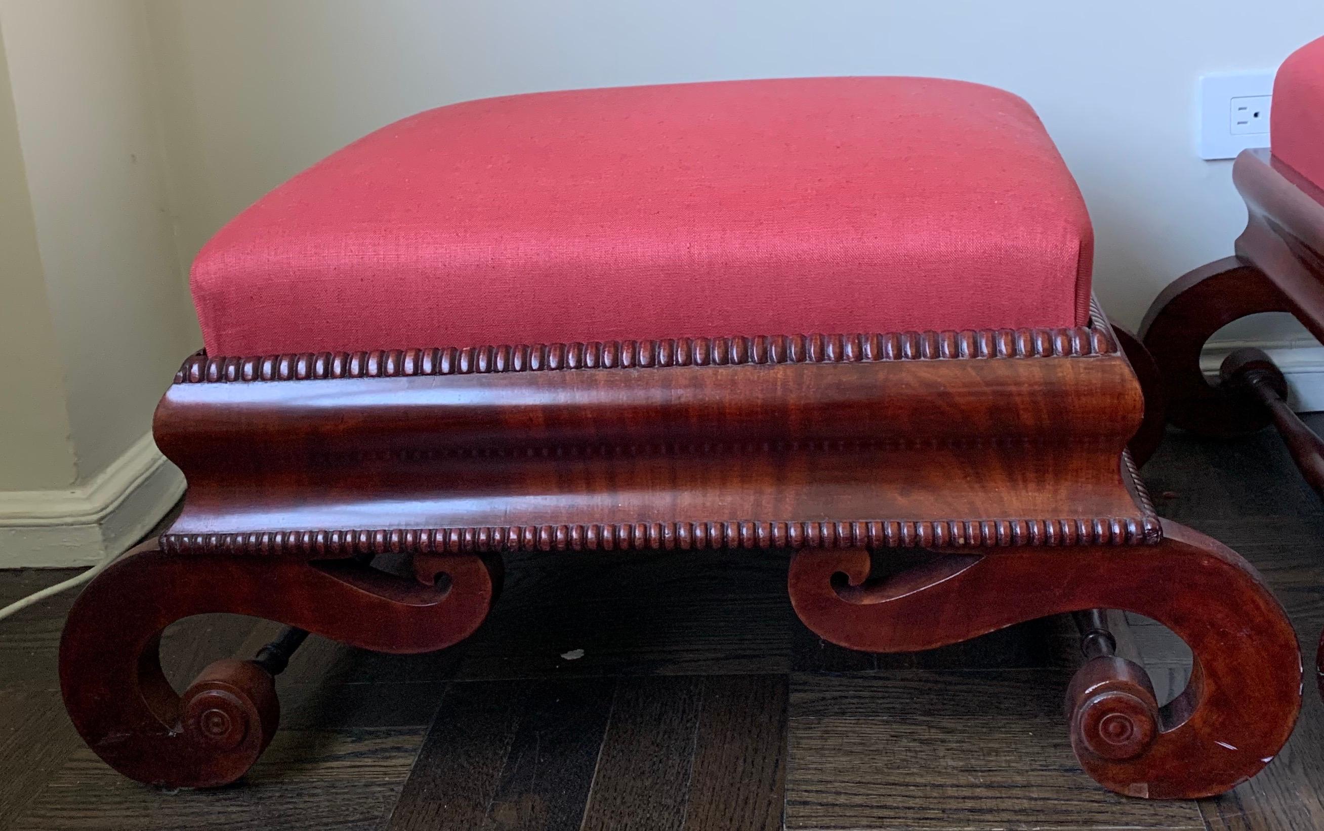 1830s, American Carved Mahogany Large Curule Foot Stools In Good Condition For Sale In Stamford, CT