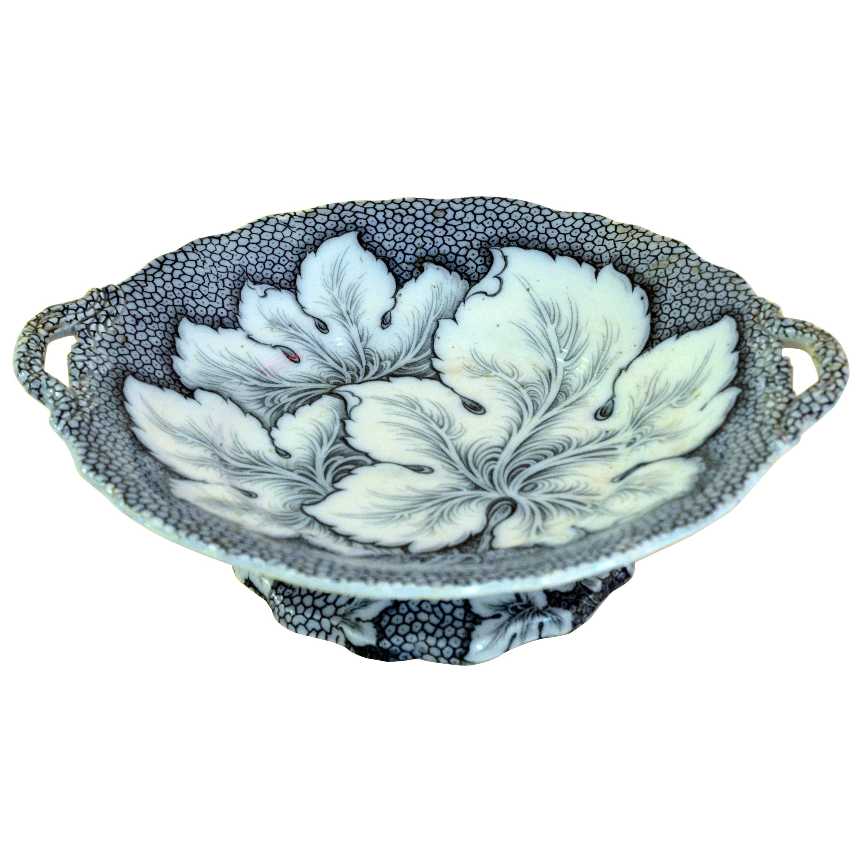 1830s Antique English Thomas Dimmock Pearl Ware Footed Platter with Grape Leaf For Sale