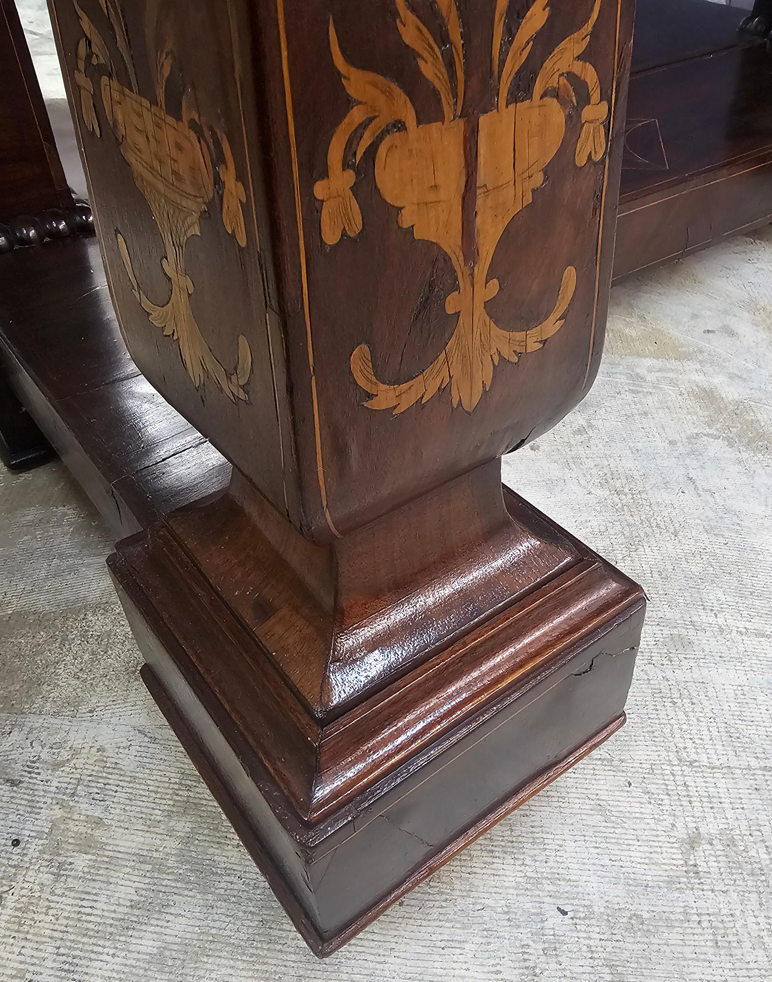 Tavolo da molo in mogano con intarsi in raso e marmo Charles X del 1830 in vendita 2
