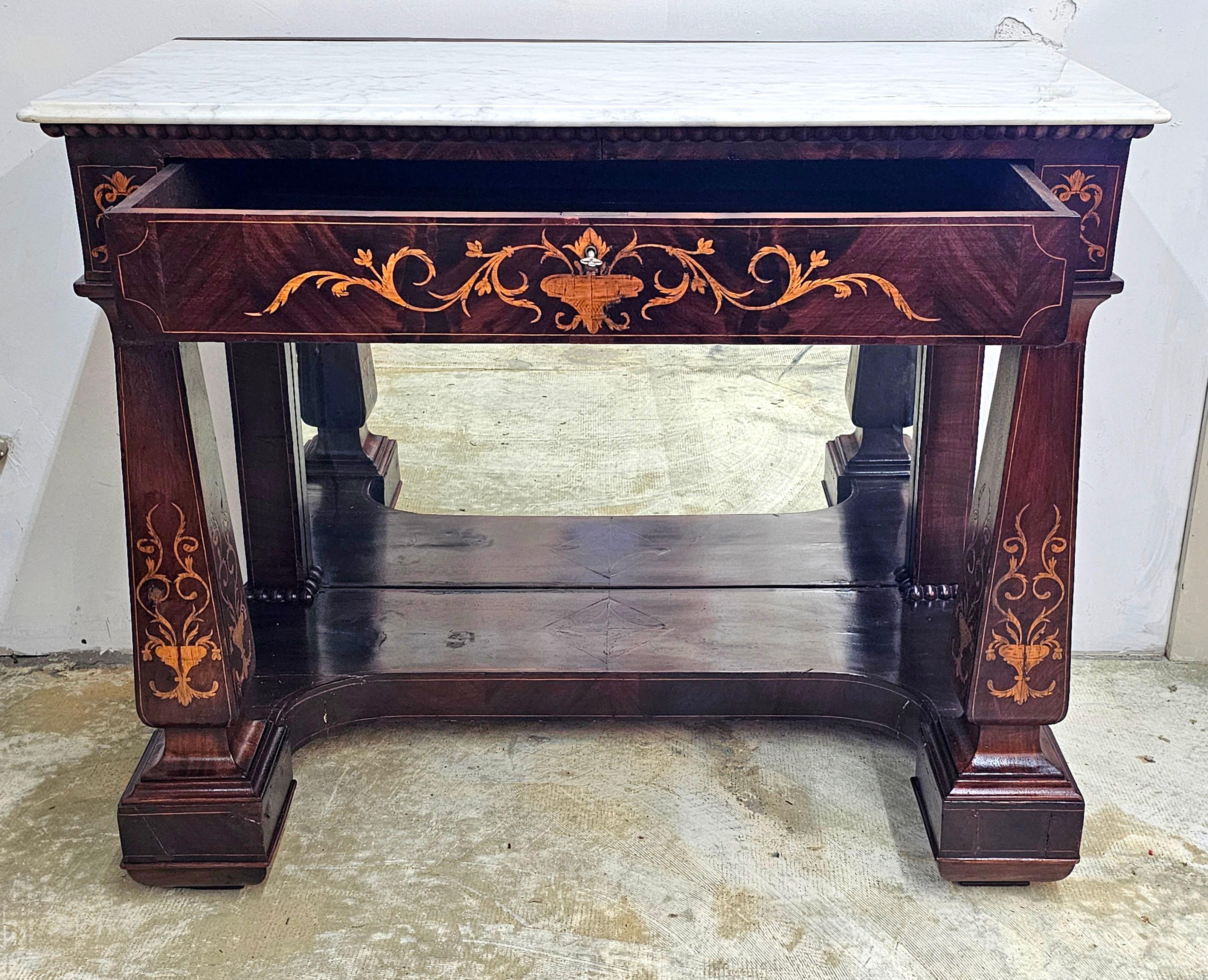 Americano Tavolo da molo in mogano con intarsi in raso e marmo Charles X del 1830 in vendita