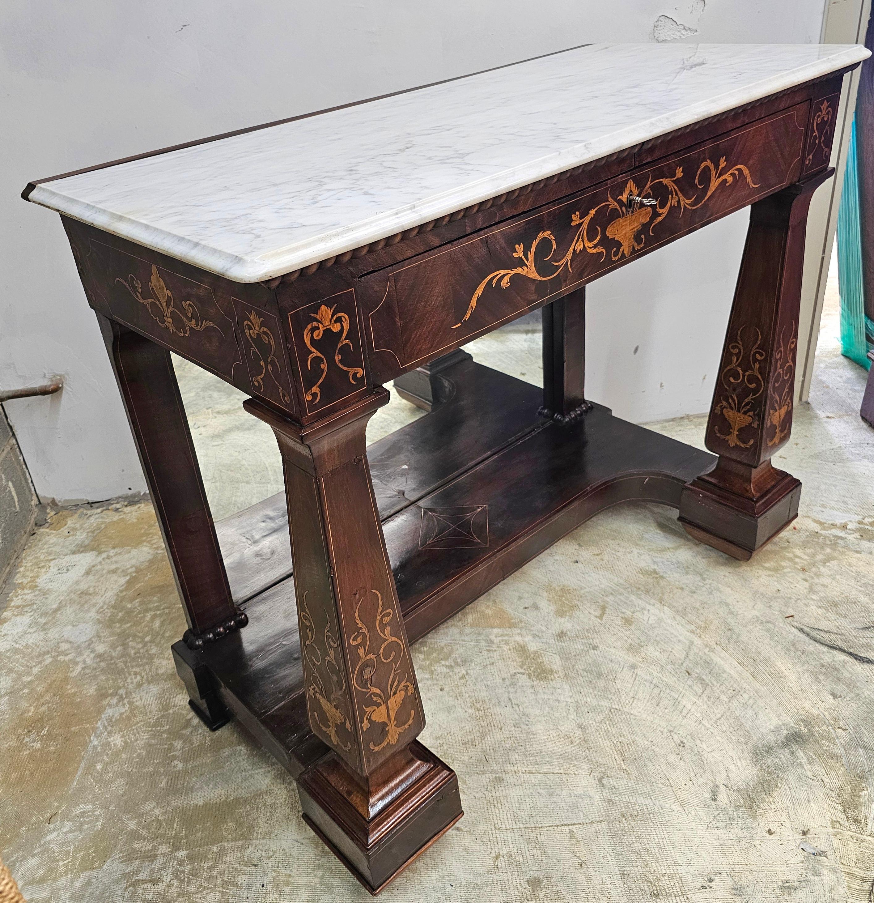 Tavolo da molo in mogano con intarsi in raso e marmo Charles X del 1830 In condizioni buone in vendita a Germantown, MD