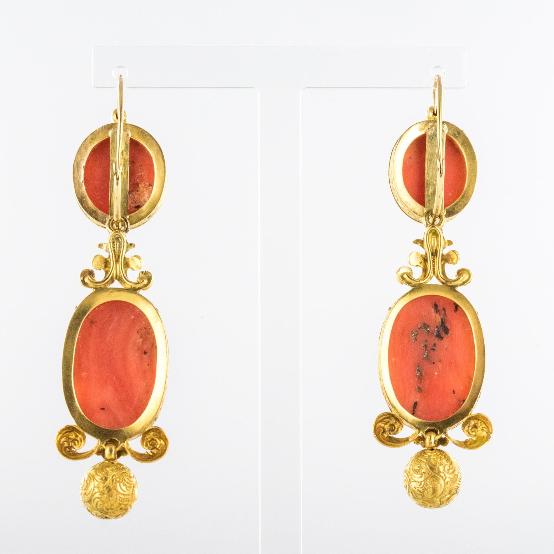 1830s Coral Cameo 18 Karat Yellow Gold Dangle Earrings For Sale 2