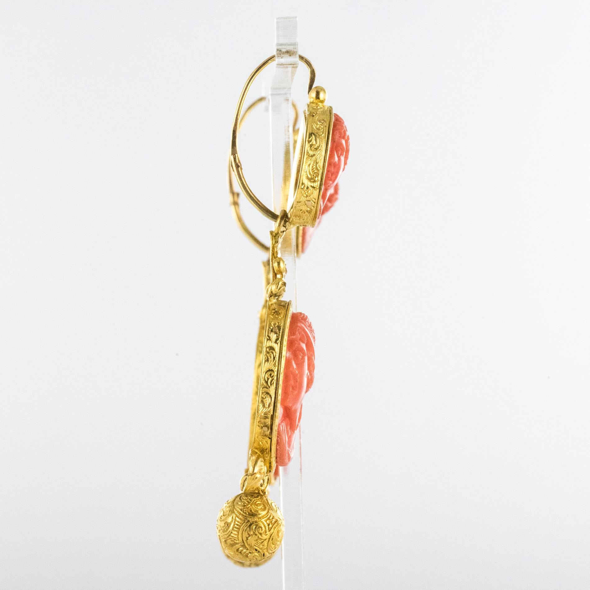 1830s Coral Cameo 18 Karat Yellow Gold Dangle Earrings For Sale 4