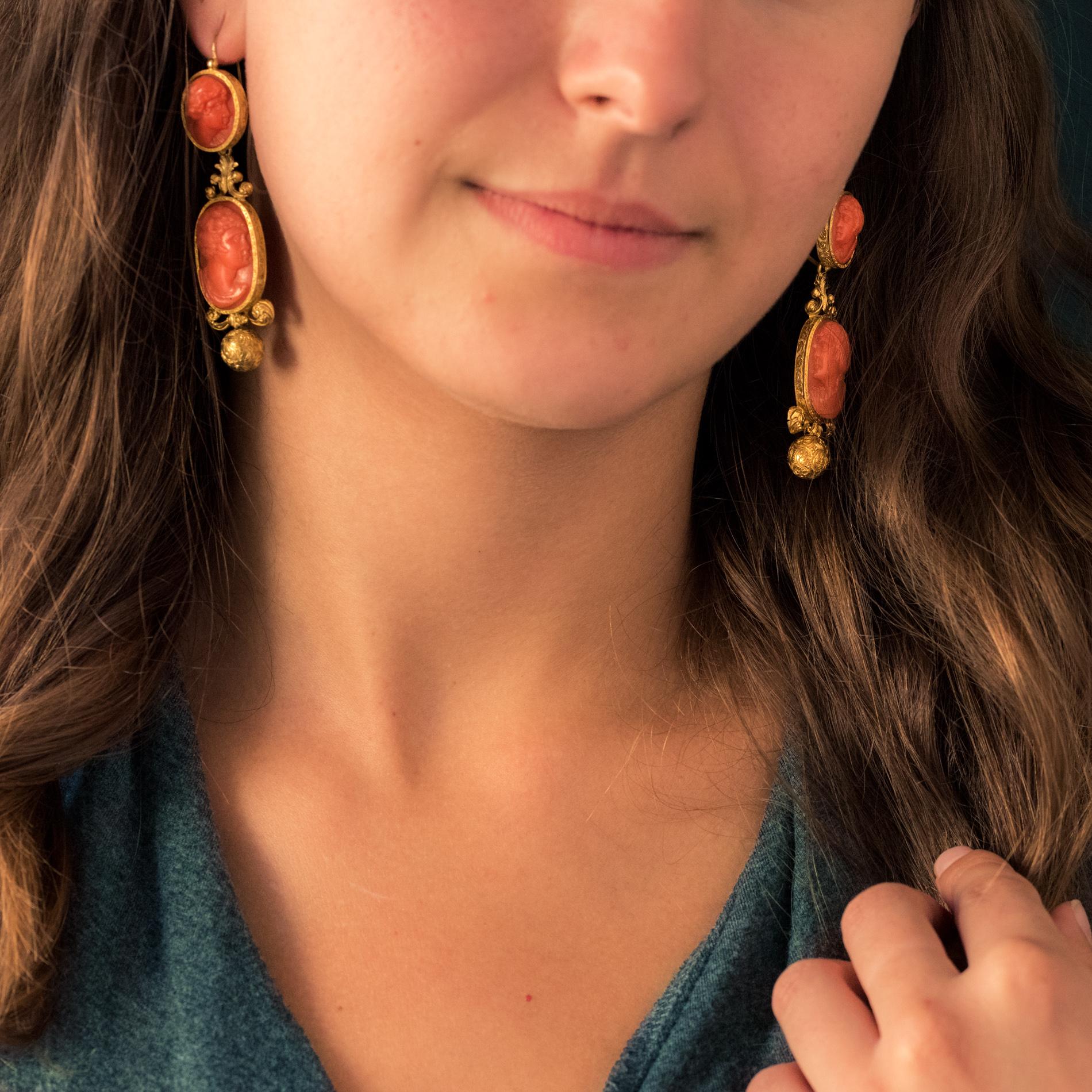 1830s Coral Cameo 18 Karat Yellow Gold Dangle Earrings For Sale 5