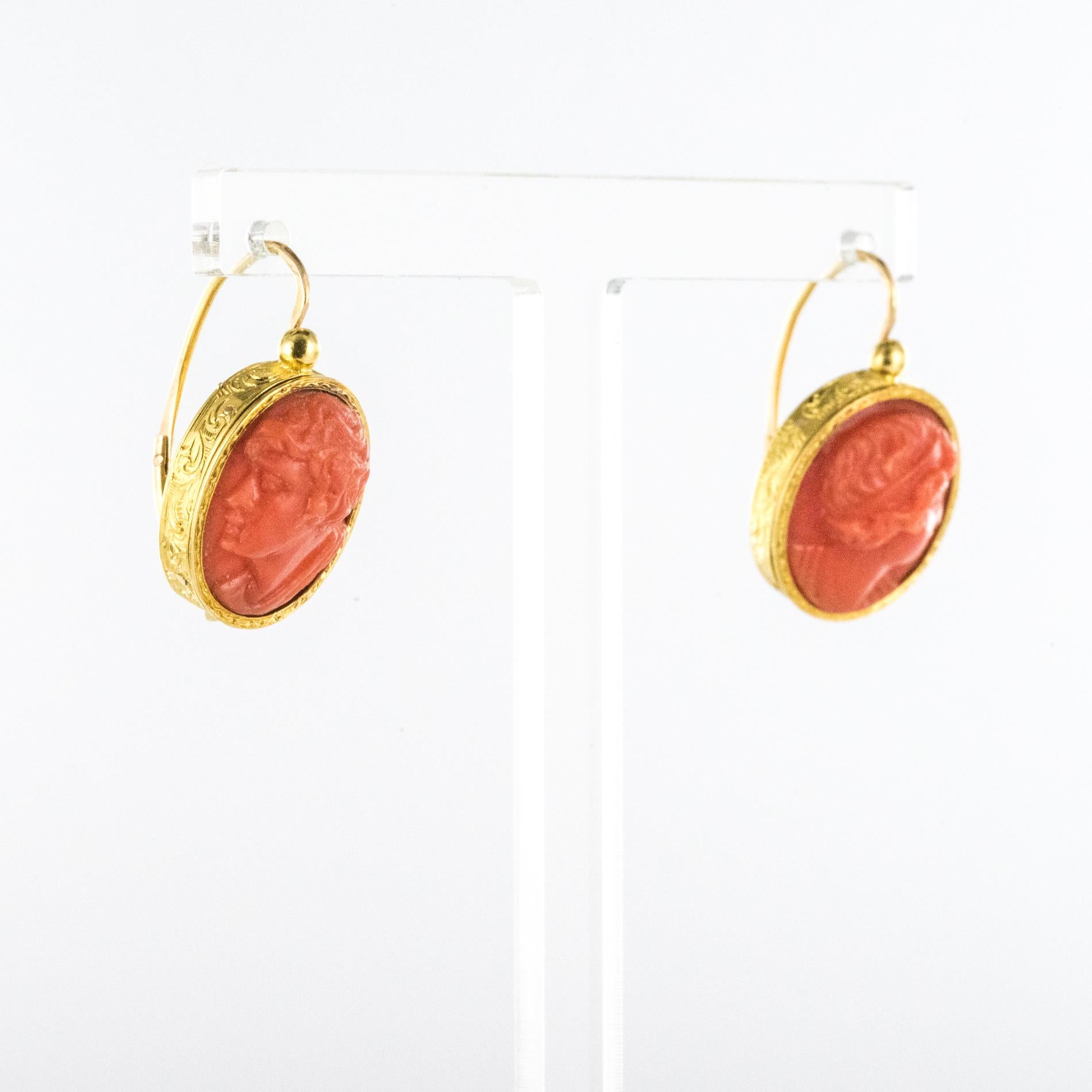 1830s Coral Cameo 18 Karat Yellow Gold Dangle Earrings For Sale 7