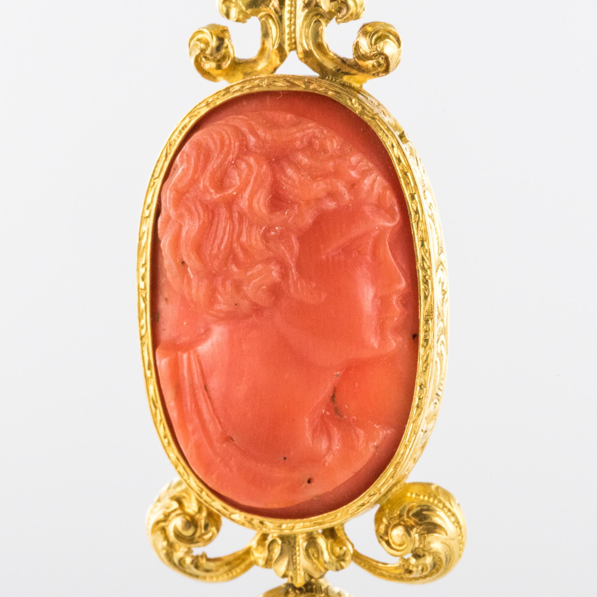 1830s Coral Cameo 18 Karat Yellow Gold Dangle Earrings In Excellent Condition For Sale In Poitiers, FR