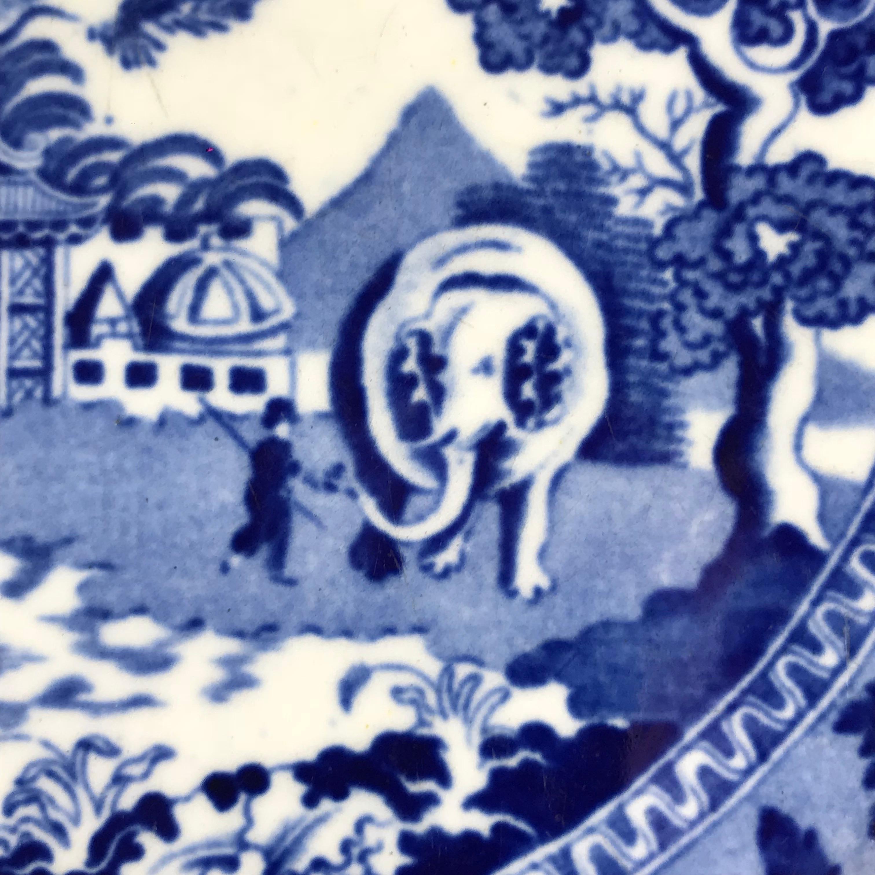 Mid-19th Century 1830s English Blue & White John Rogers Earthenware Elephant Pattern Dinner Plate For Sale