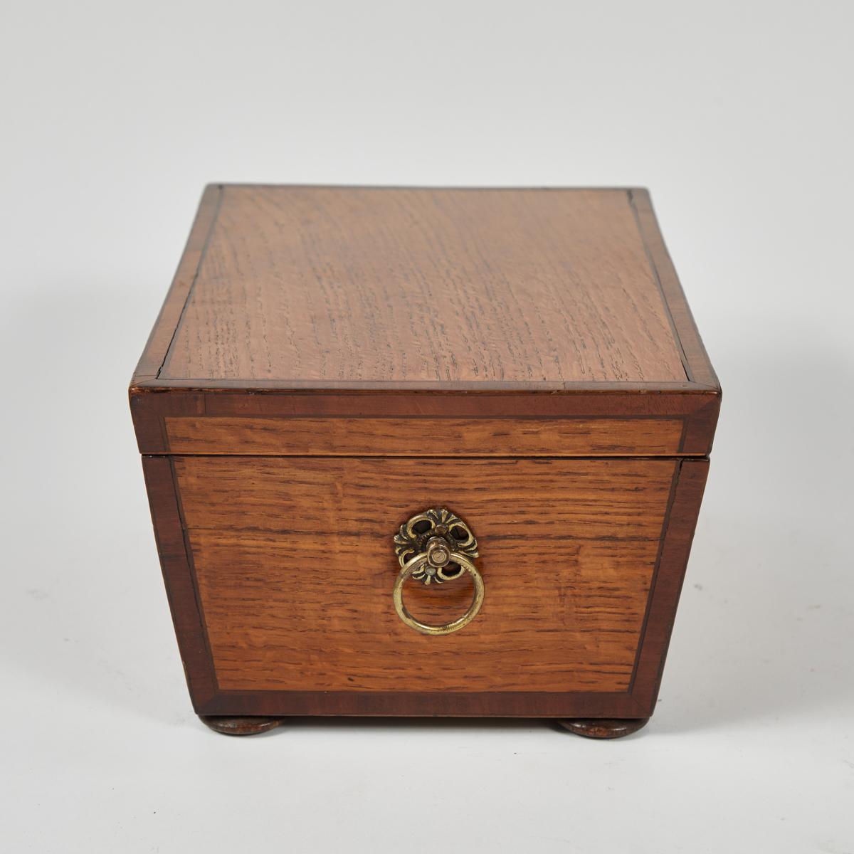 1830s English crossbanded oak box with patterned paper interior. Would work great for jewelry or for accessories on a desk. 
