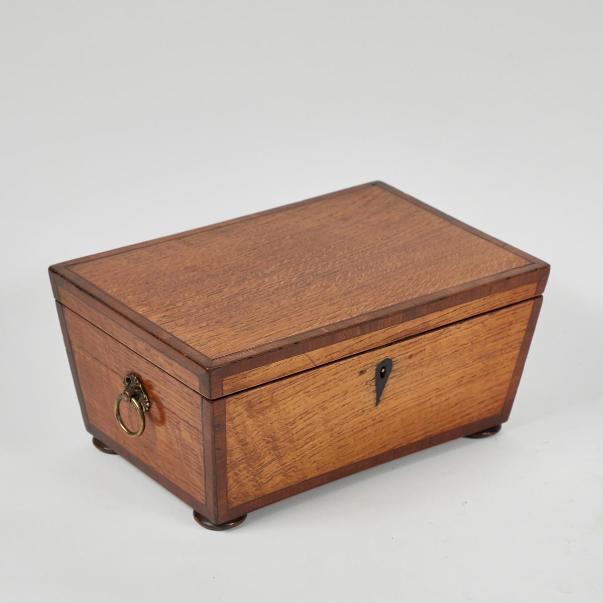 Mid-19th Century Early 19th Century English Cross Banded Oak Box