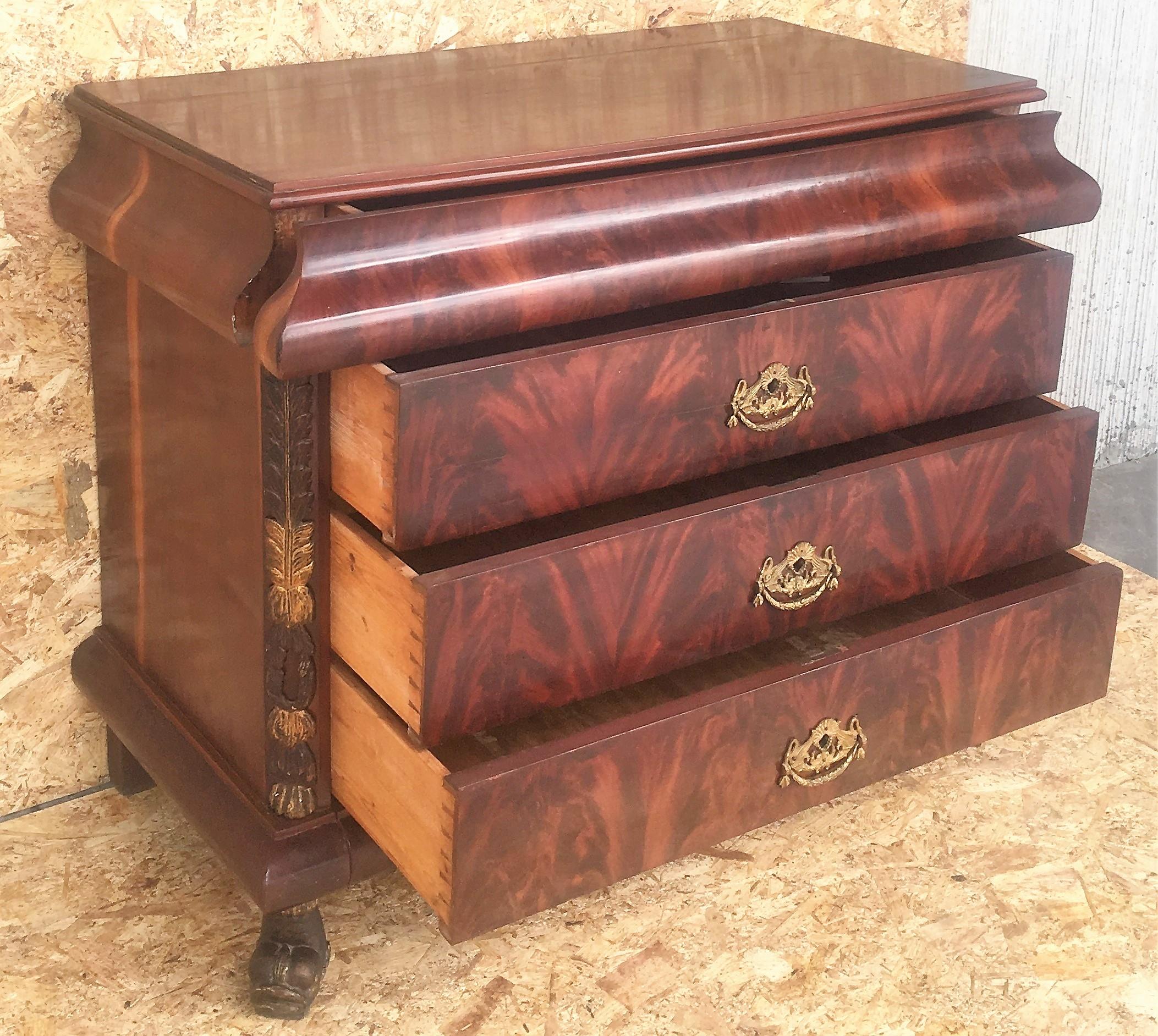 1830s French Empire Mahogany Chest with Four Drawers and Gilded Edges, Commode For Sale 4