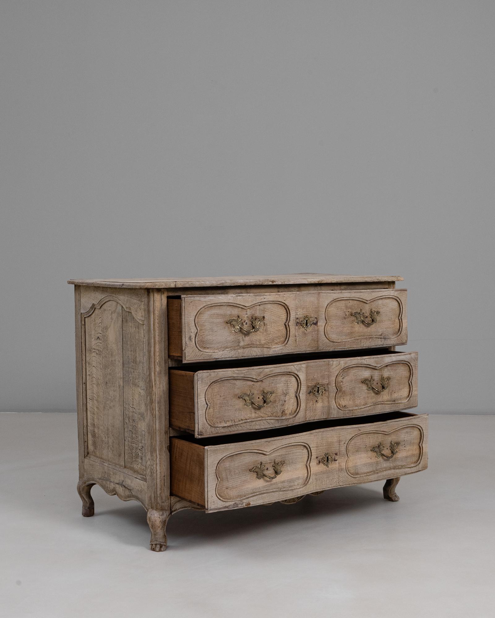 1830s French Louis XV Oak Chest of Drawers en vente 6