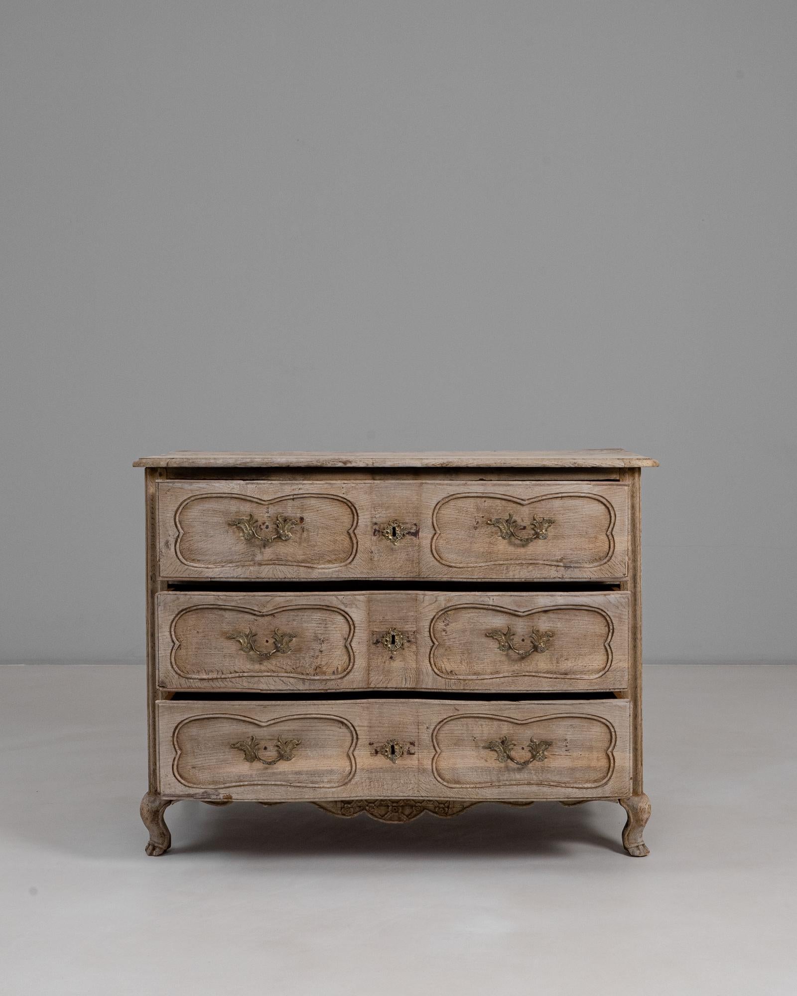 Français 1830s French Louis XV Oak Chest of Drawers en vente