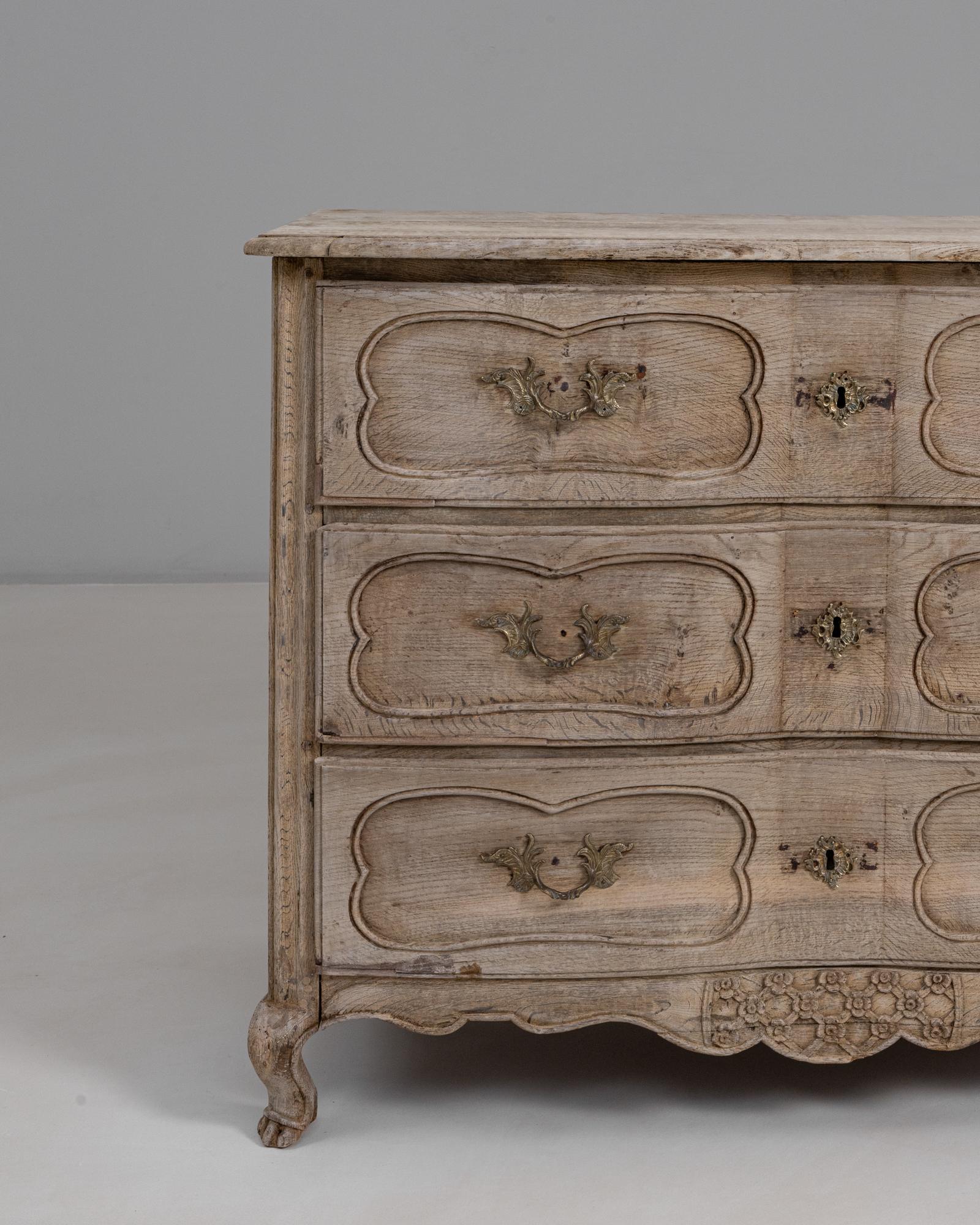 20ième siècle 1830s French Louis XV Oak Chest of Drawers en vente
