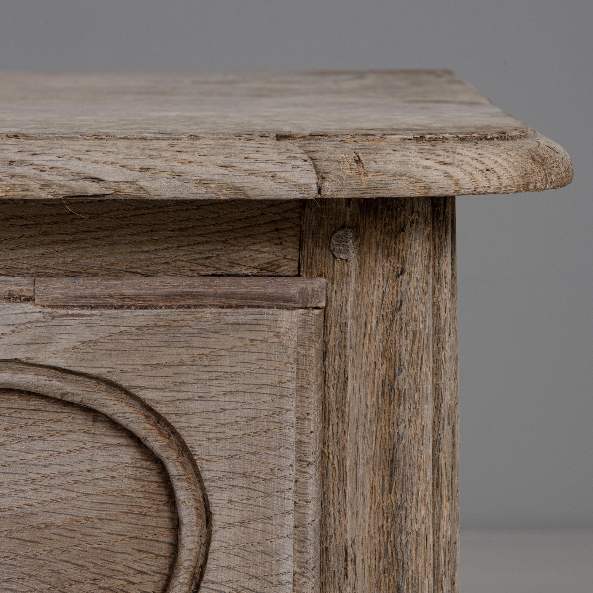 1830s French Louis XV Oak Chest of Drawers en vente 1