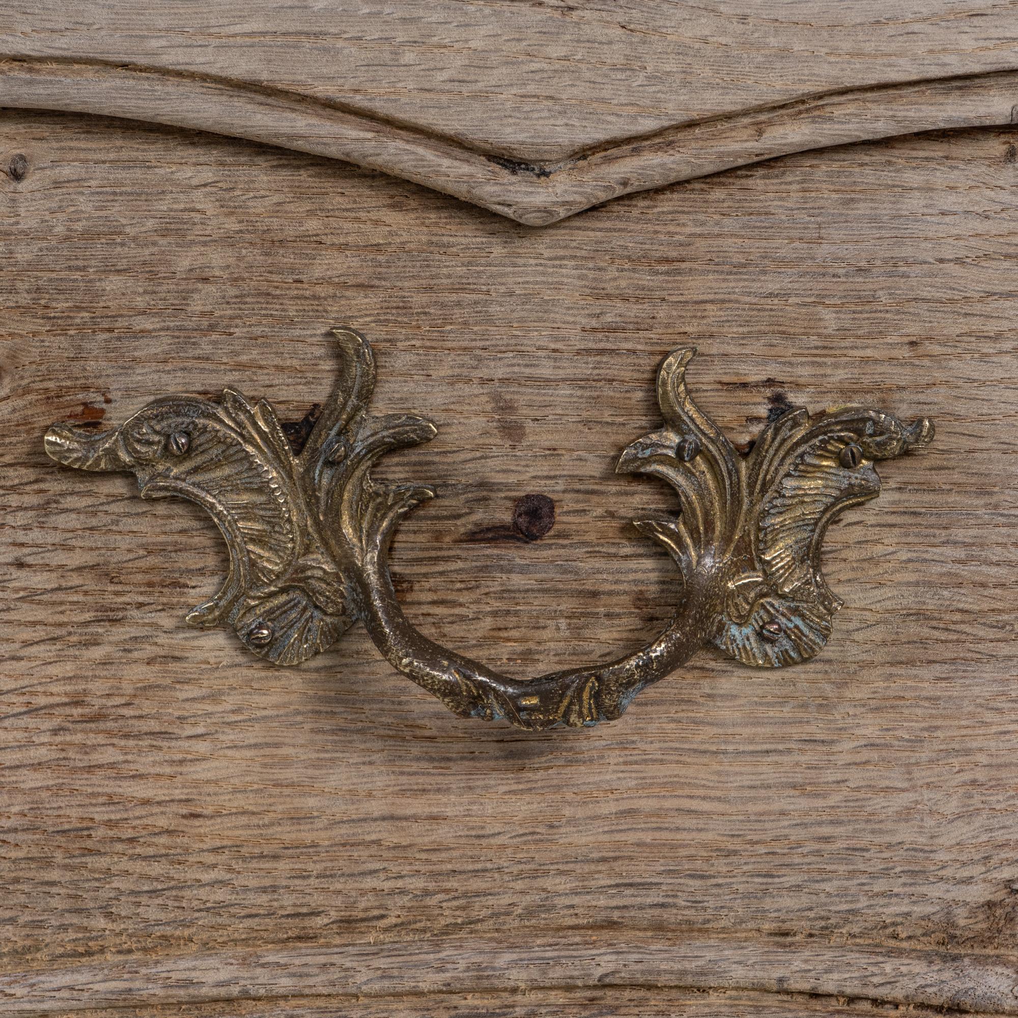 1830s French Louis XV Oak Chest of Drawers en vente 2
