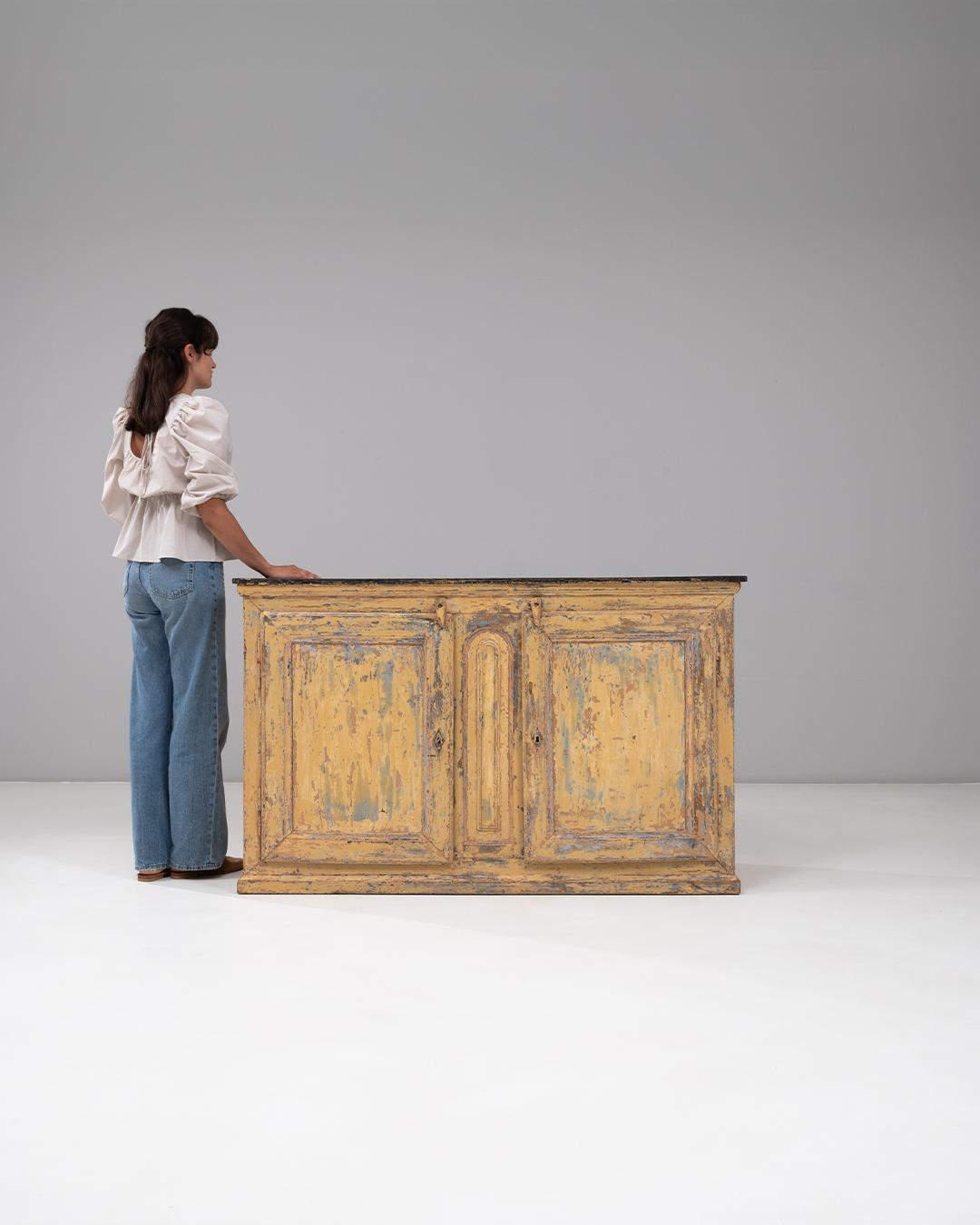 Patinato Buffet a due ante in legno patinato della provincia francese del 1830 in vendita