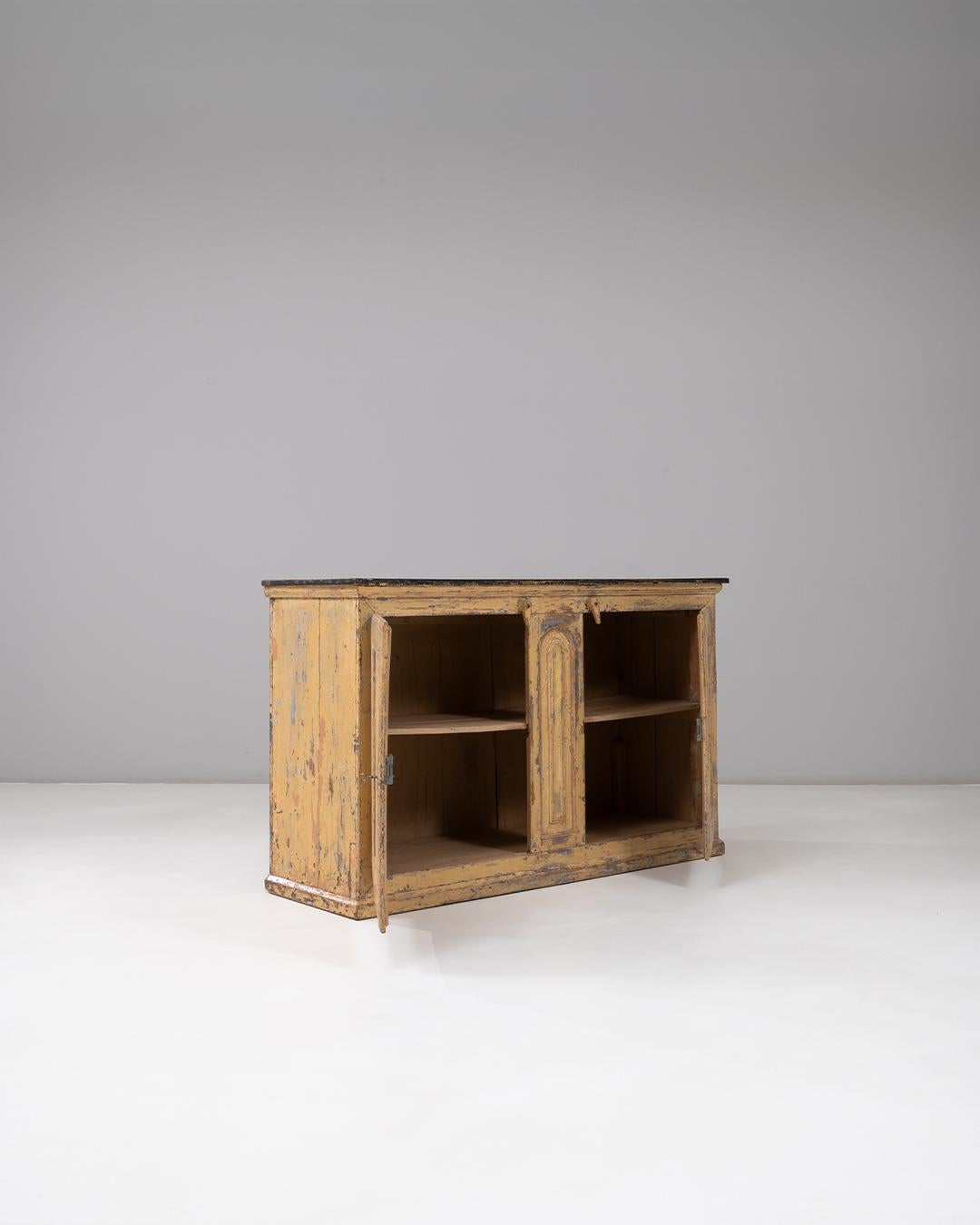 XIX secolo Buffet a due ante in legno patinato della provincia francese del 1830 in vendita