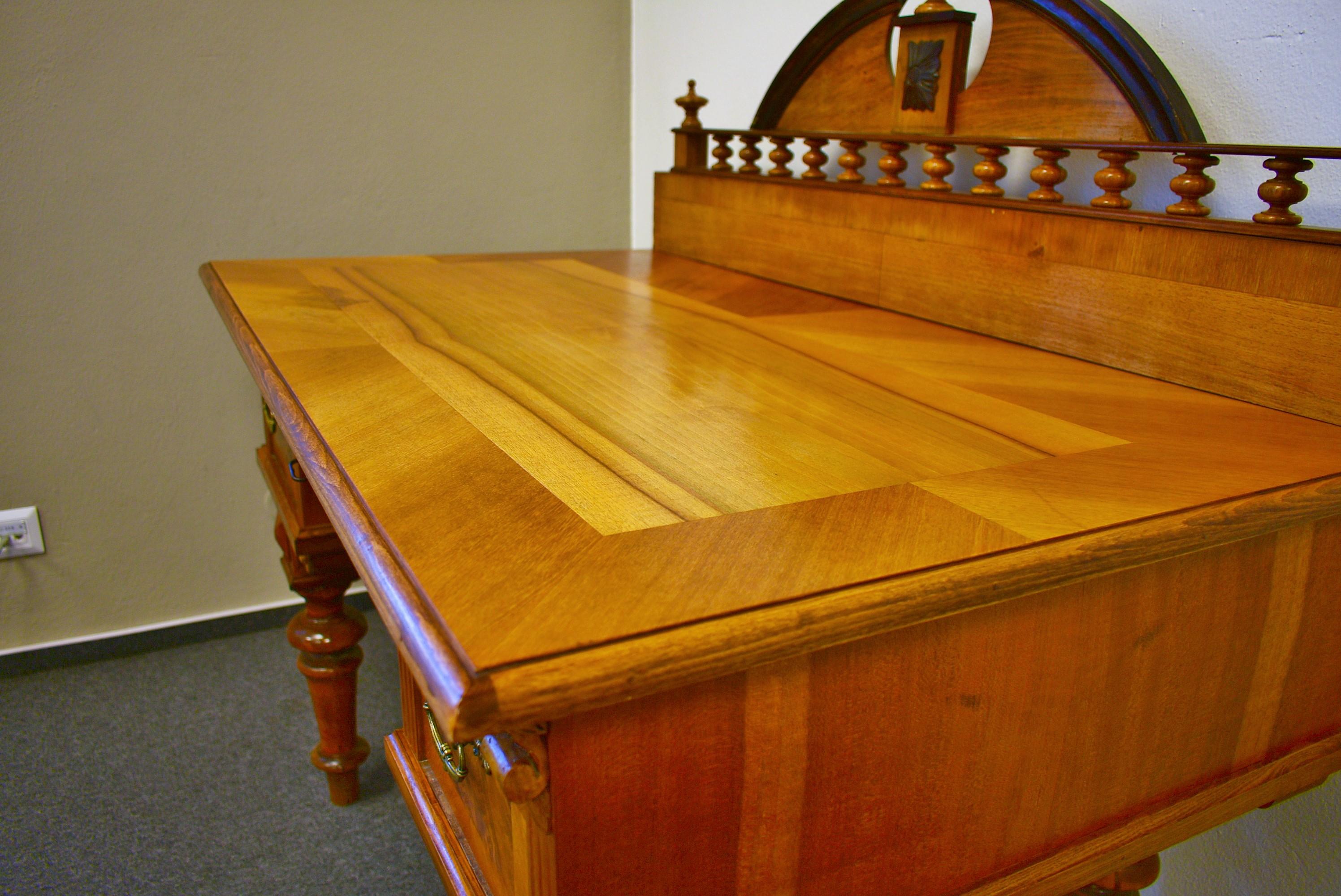 1830s Historic Office table, walnut wood, Czechoslovakia In Good Condition For Sale In Praha, CZ