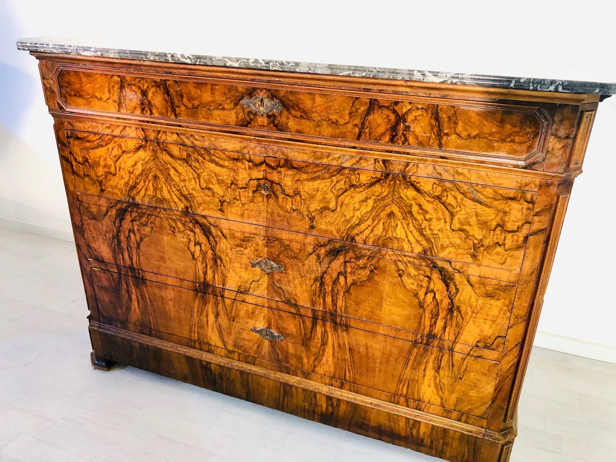 1830s Marble-Top Biedermeier Chest of Drawers Made of Walnut In Good Condition In Senden, NRW