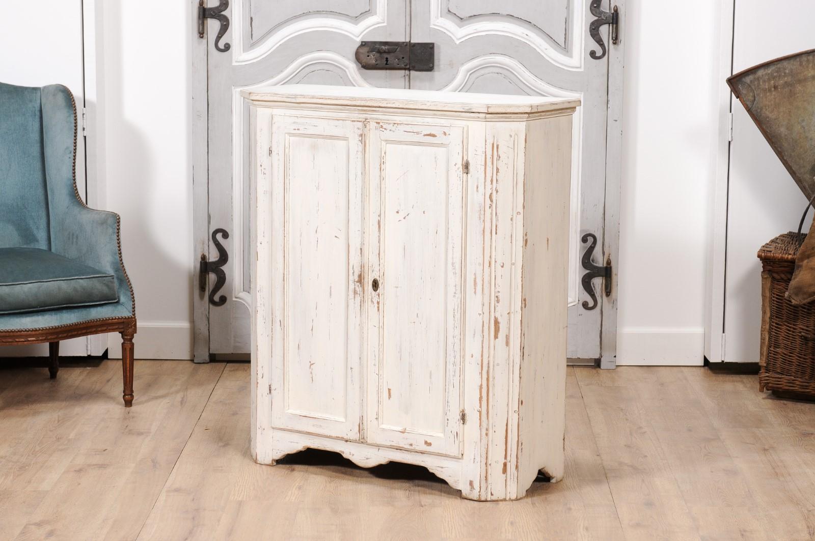 1830s Swedish Off-White Painted Wood Narrow Sideboard with Distressed Finish For Sale 5
