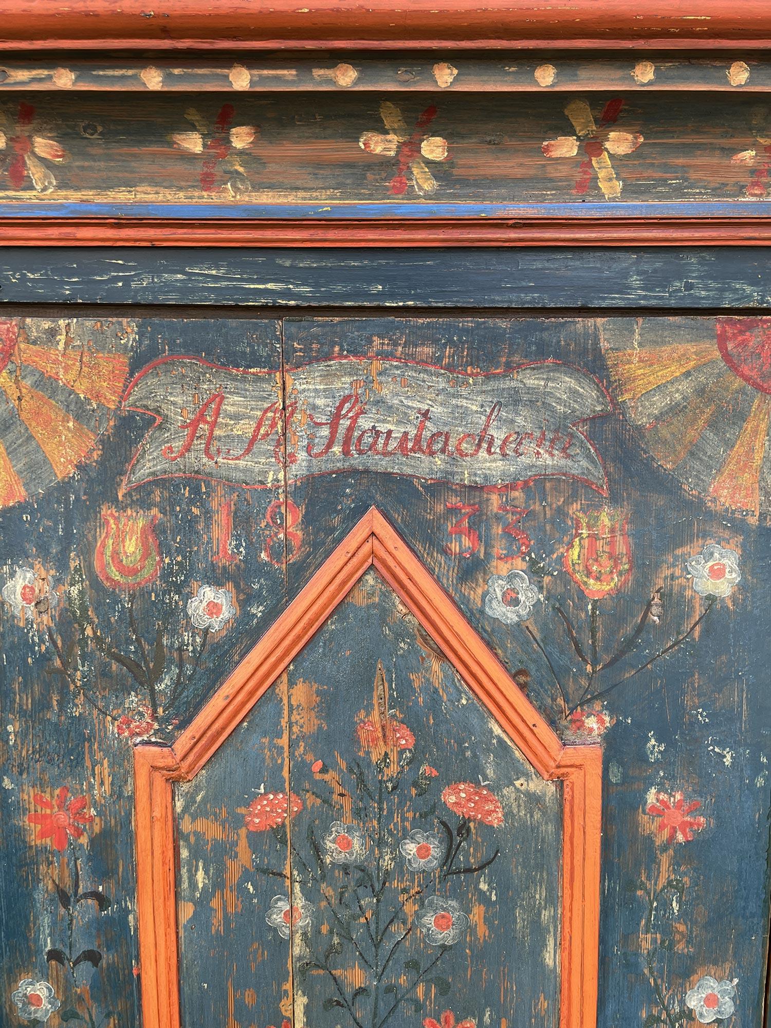 Armario pintado con flores azules de 1833 Mediados del siglo XIX