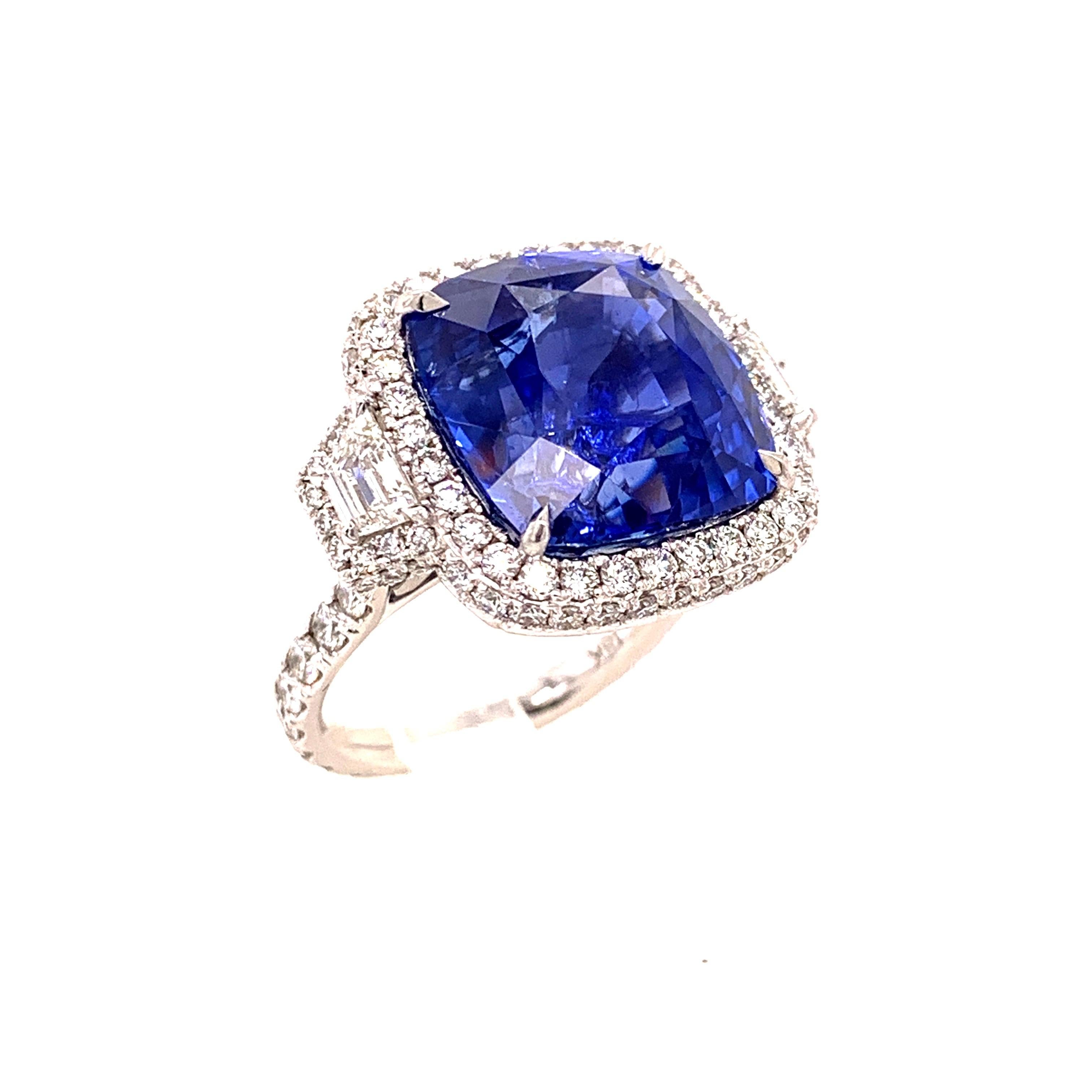 Glamorous unheated sapphire diamond cocktail ring. Lively 