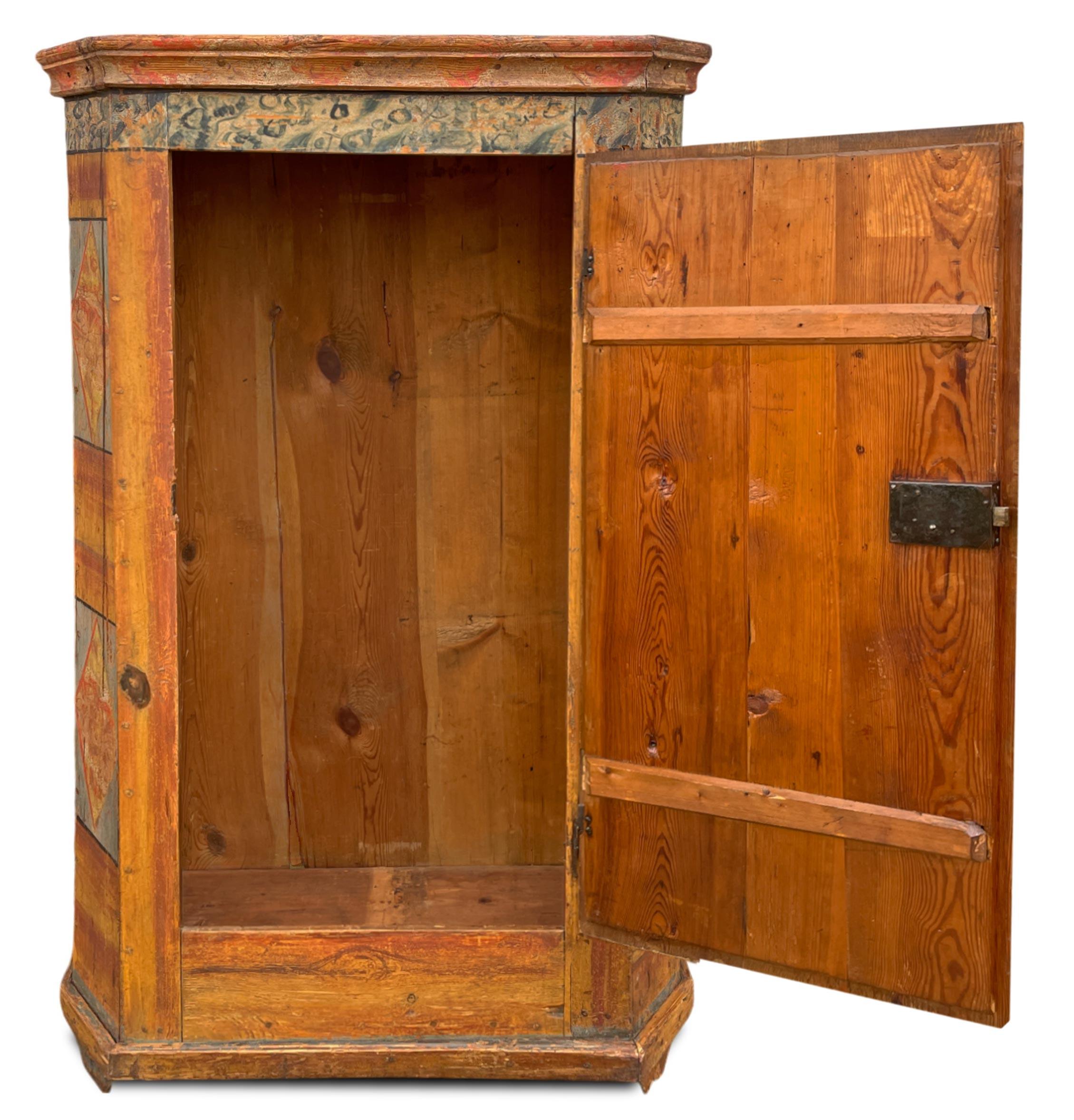Sapin Armoire peinte à fleurs alpines de 1834
