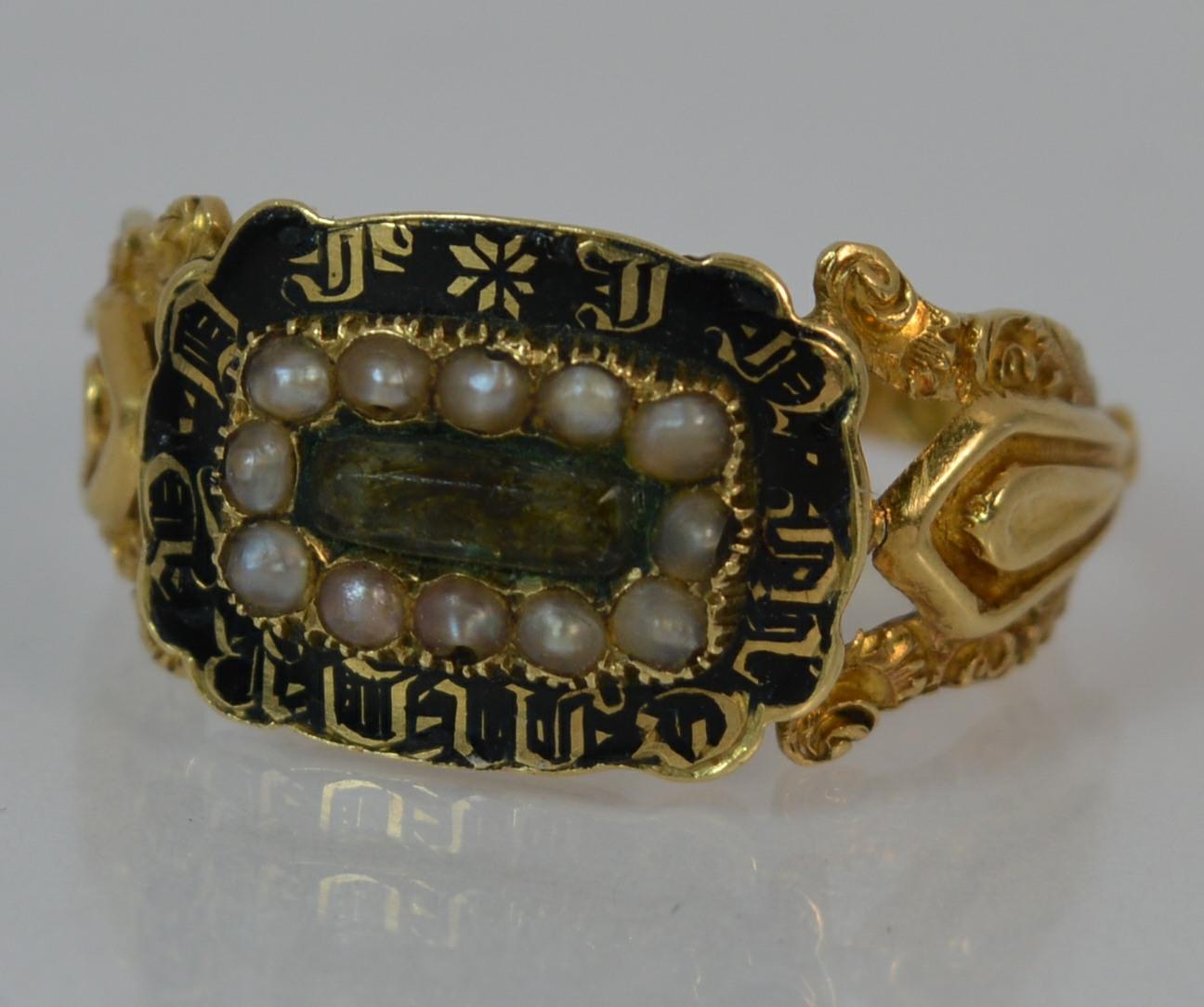 1834 William IV 18 Carat Gold and Enamel Mourning Ring 5