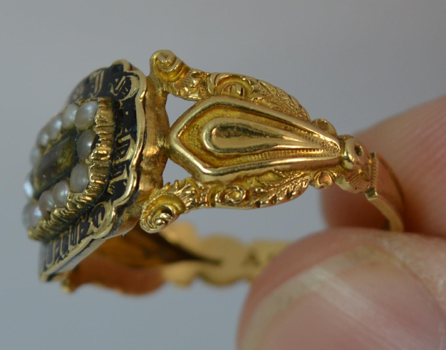 Women's or Men's 1834 William IV 18 Carat Gold and Enamel Mourning Ring