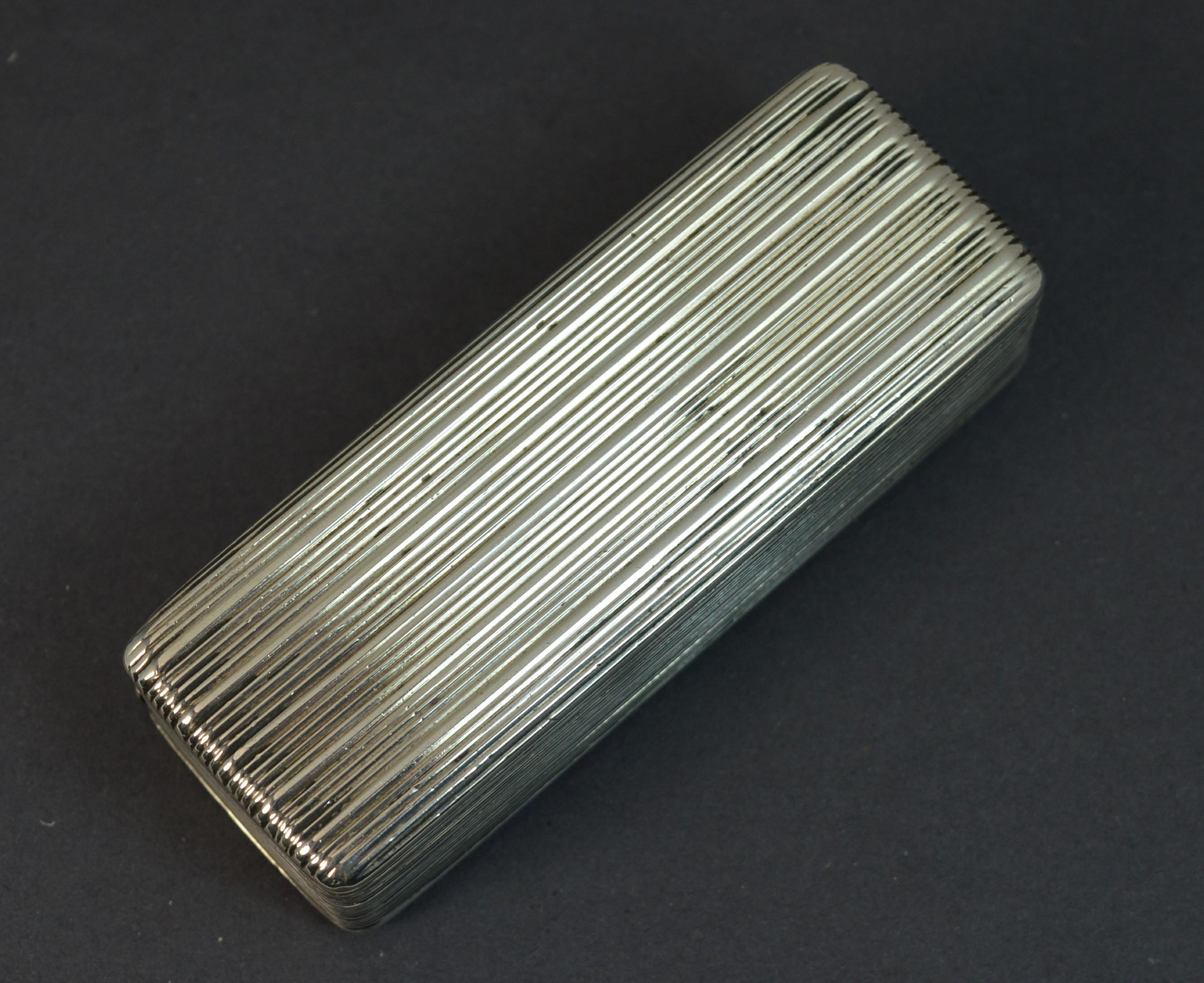 1834 William IV Hallmarked Silver Thomas Shaw Snuff Box In Excellent Condition In St Helens, GB