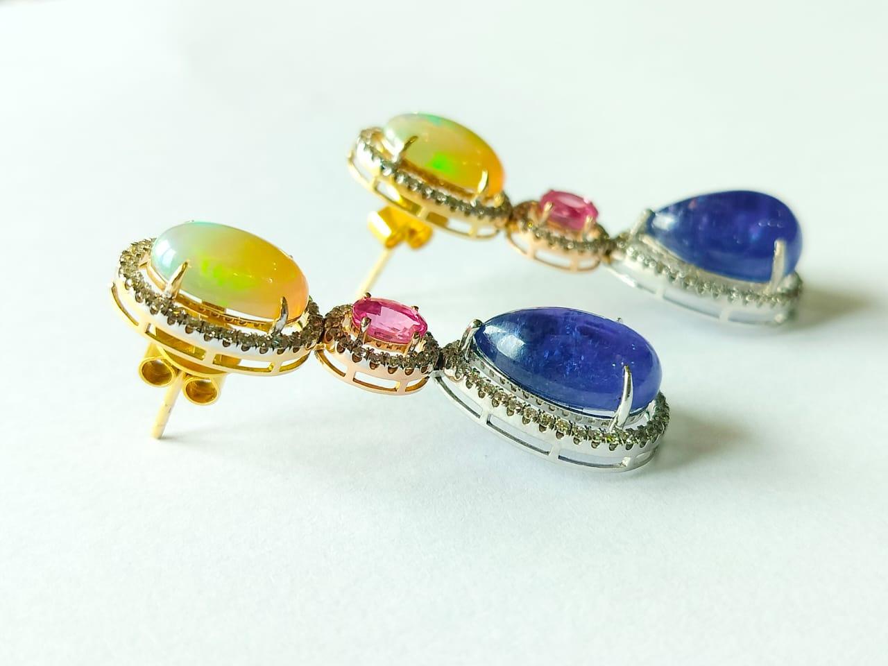 Taille ovale Boucles d'oreilles chandelier en opale éthiopienne, saphir rose et tanzanite 18,35 carats en vente