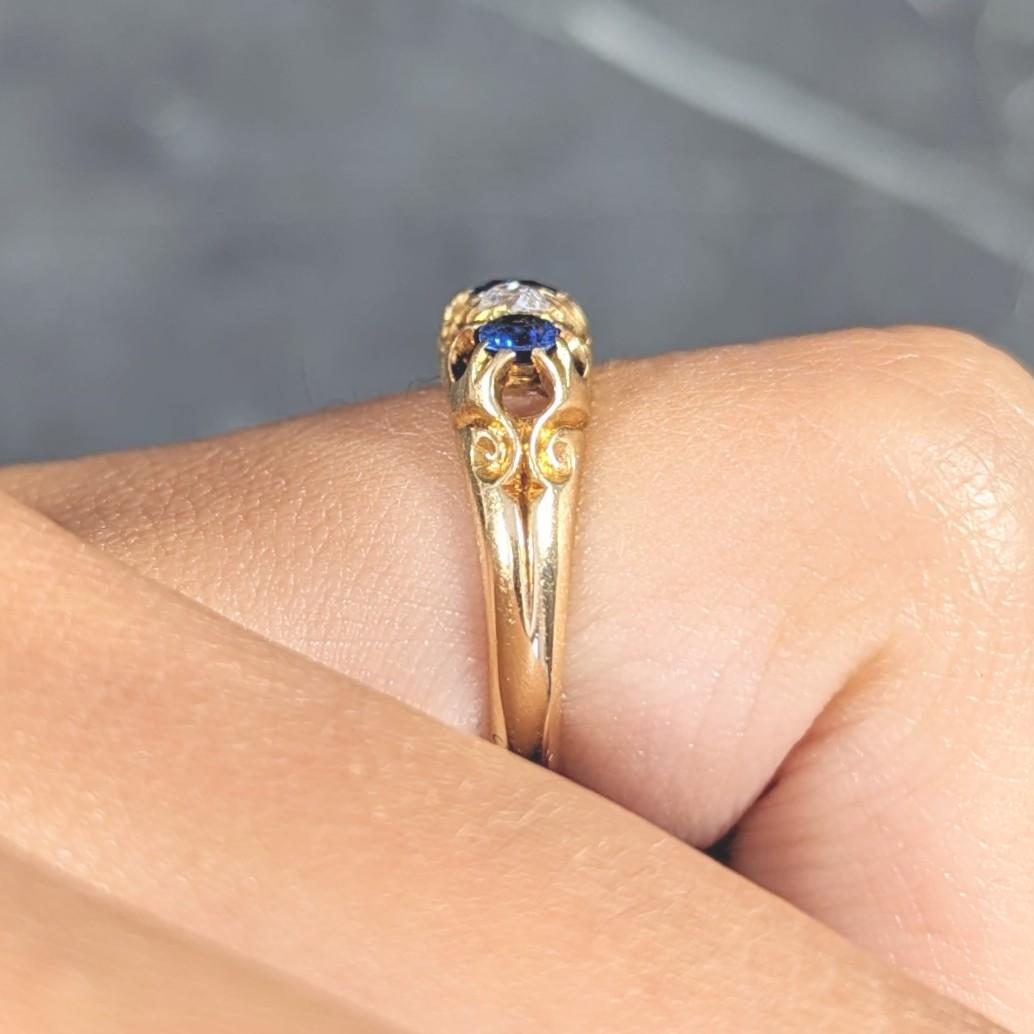 1835 Victorian 1.02 CTW Old Mine Cut Diamond Sapphire 18 Karat Yellow Gold Ring For Sale 7