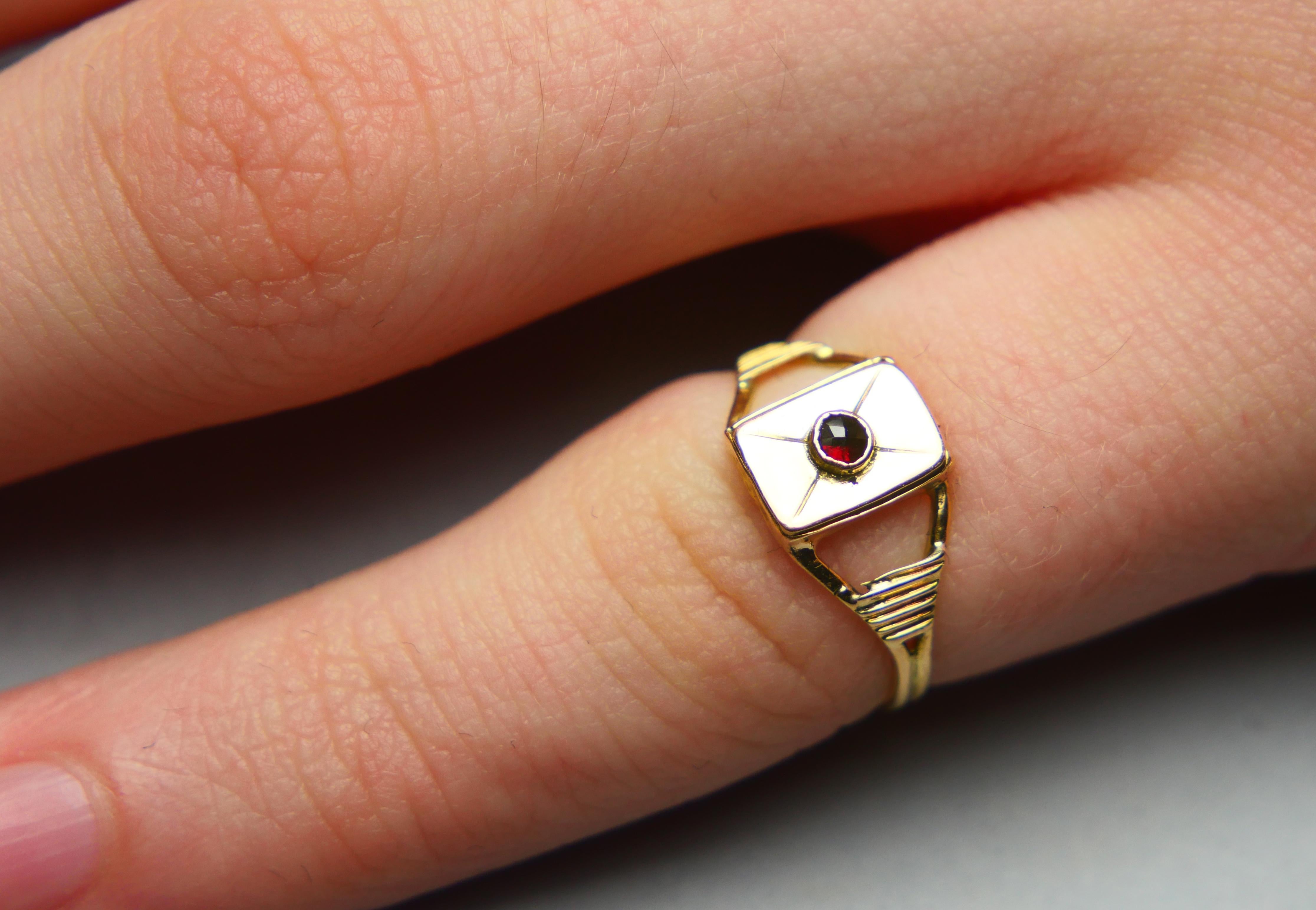1838 Antique Poison Ring Garnet solid 18K Gold Ø 2.75 US / 0.95gr For Sale 6