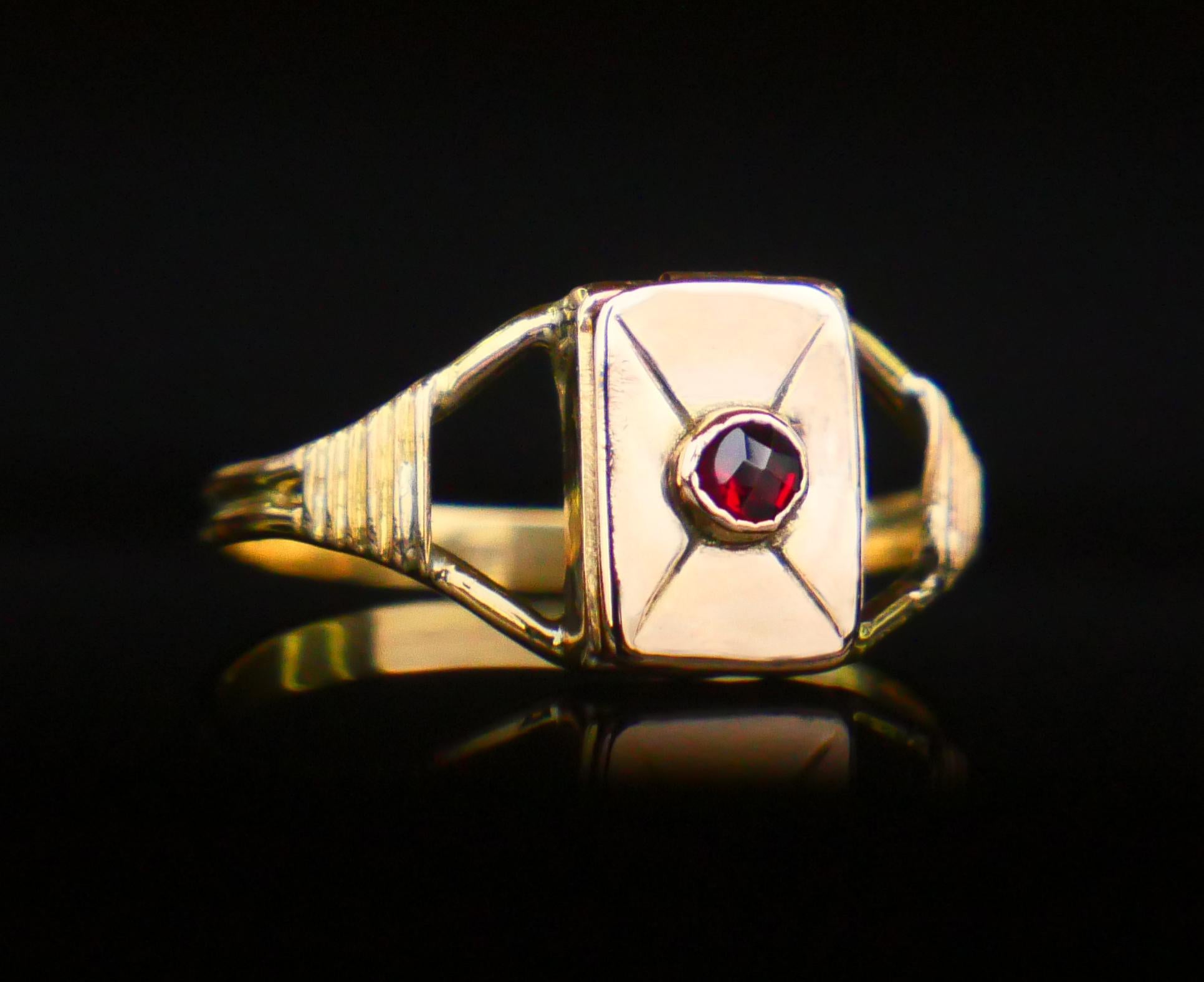 1838 Antique Poison Ring Garnet solid 18K Gold Ø 2.75 US / 0.95gr For Sale 8
