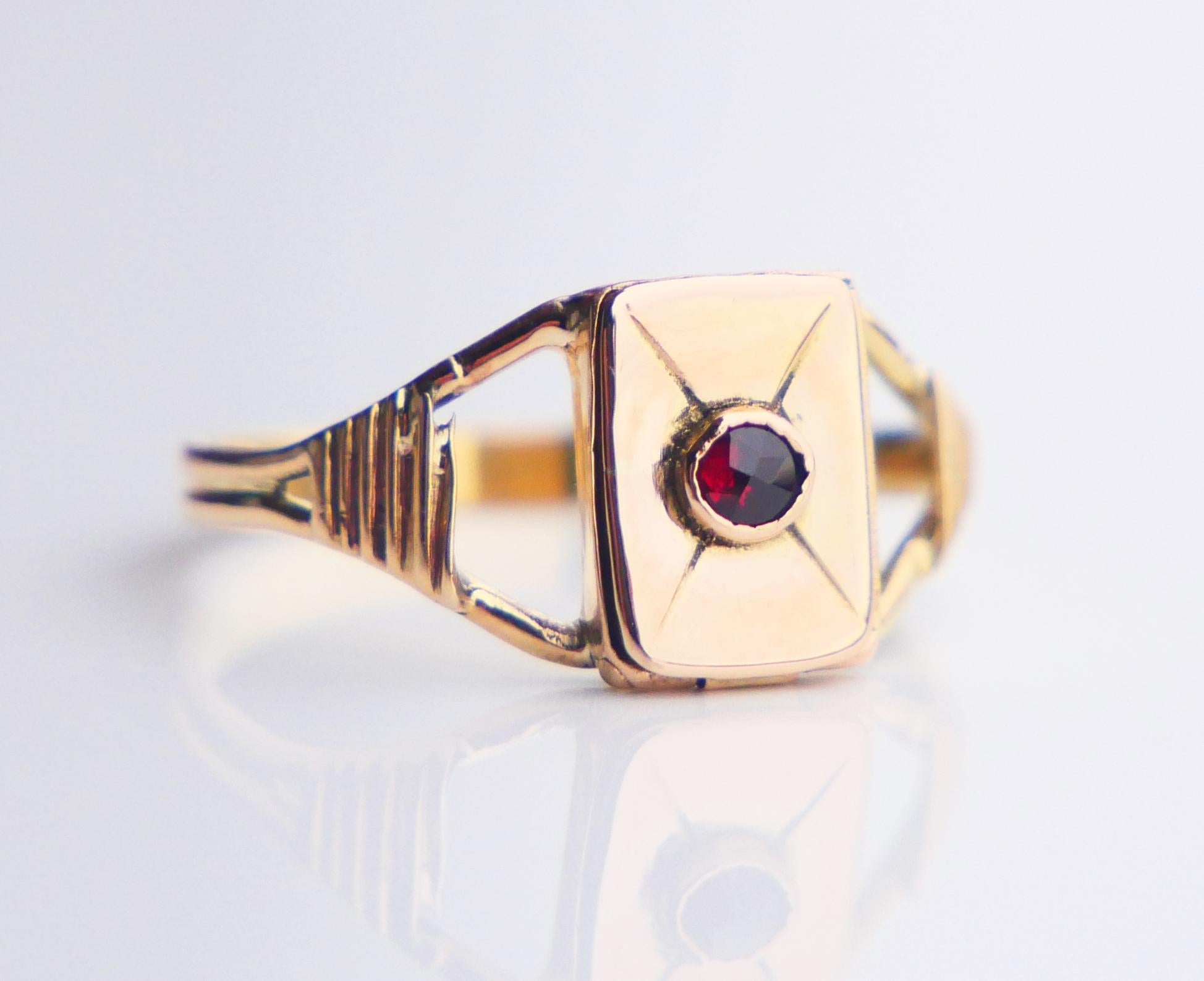 1838 Antique Poison Ring Garnet solid 18K Gold Ø 2.75 US / 0.95gr For Sale 1