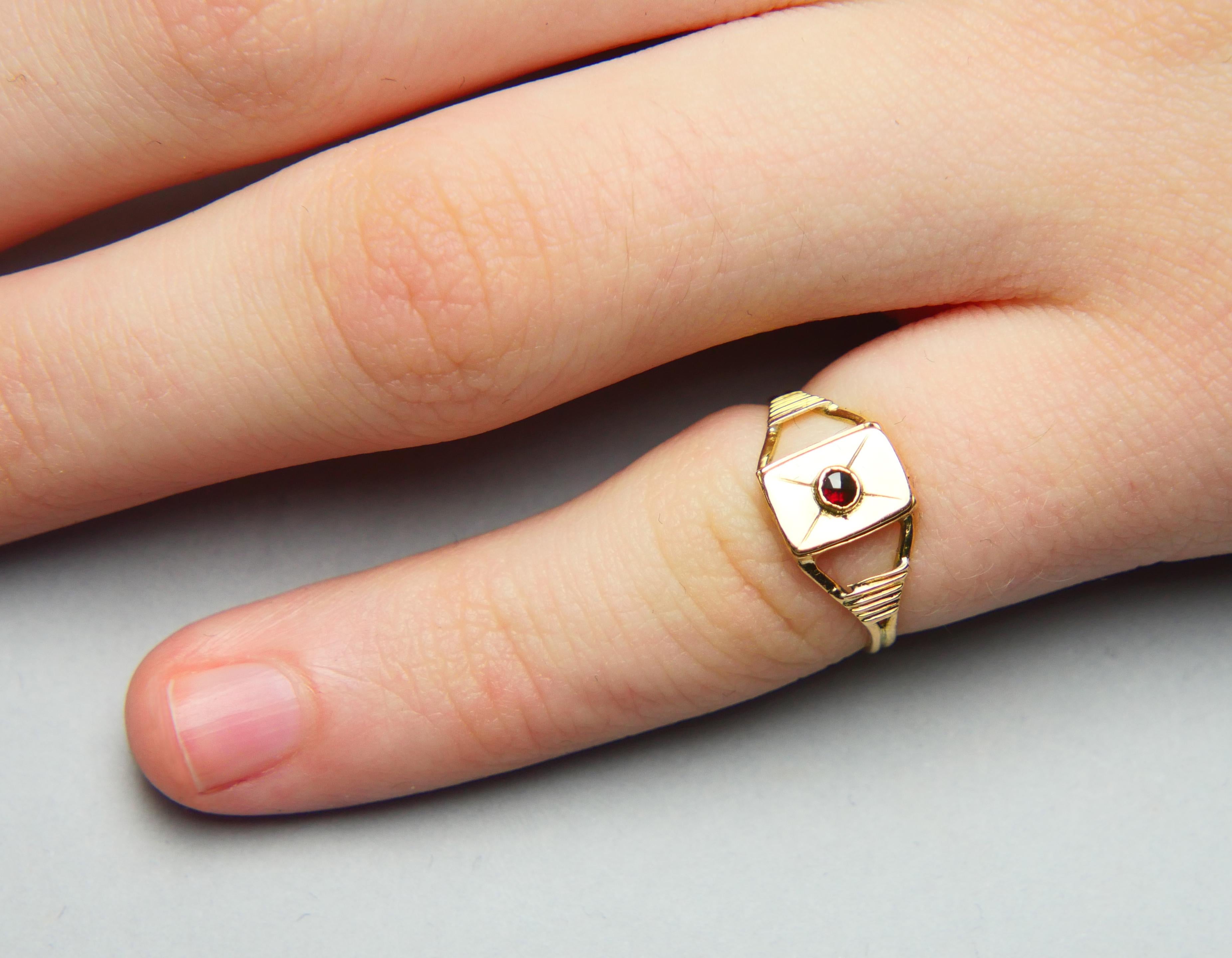 1838 Antique Poison Ring Garnet solid 18K Gold Ø 2.75 US / 0.95gr For Sale 4
