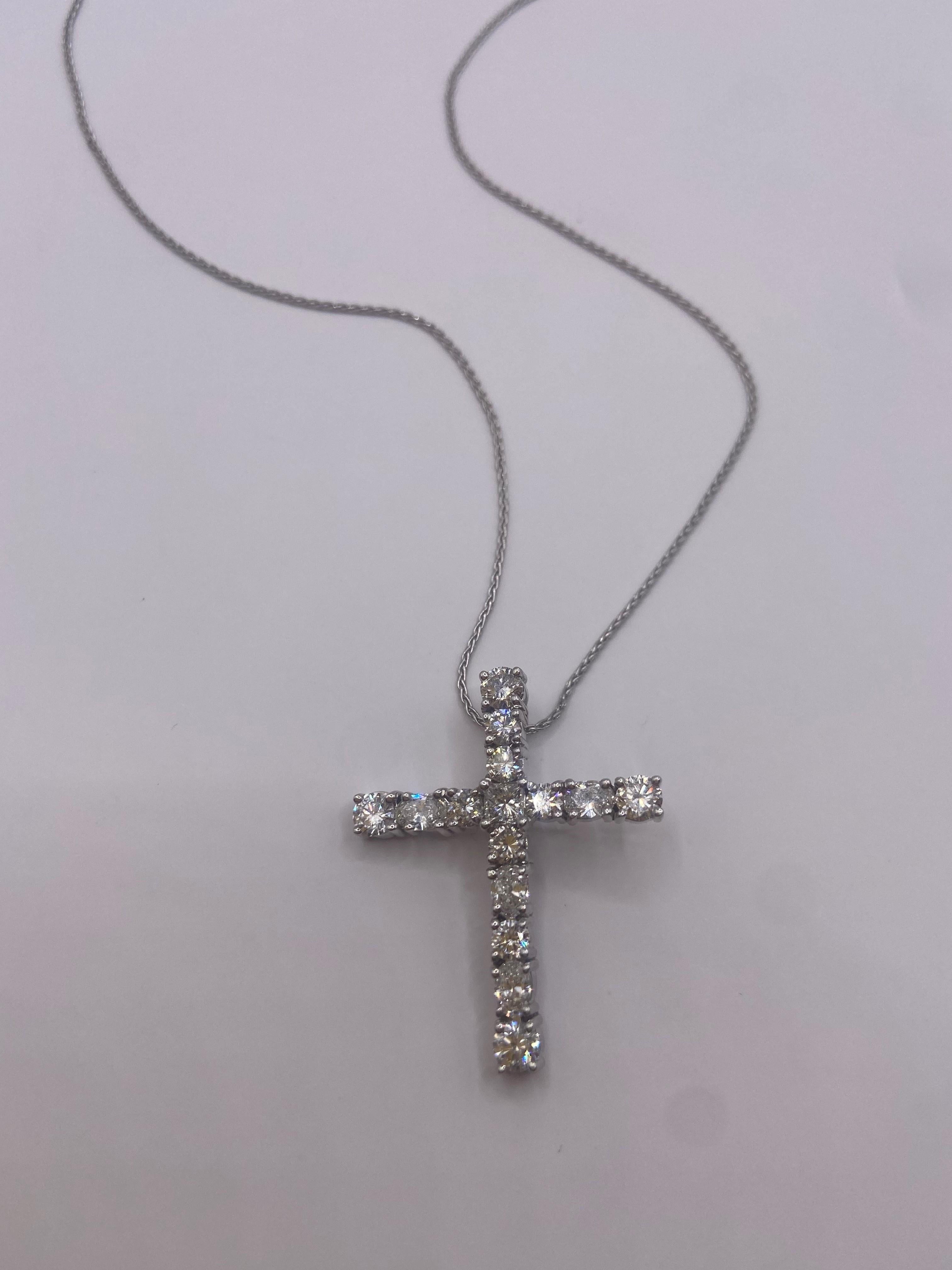 1.83ct Princess, Oval, & Round Cut Diamond Cross in 18KT White Gold In New Condition For Sale In New York, NY