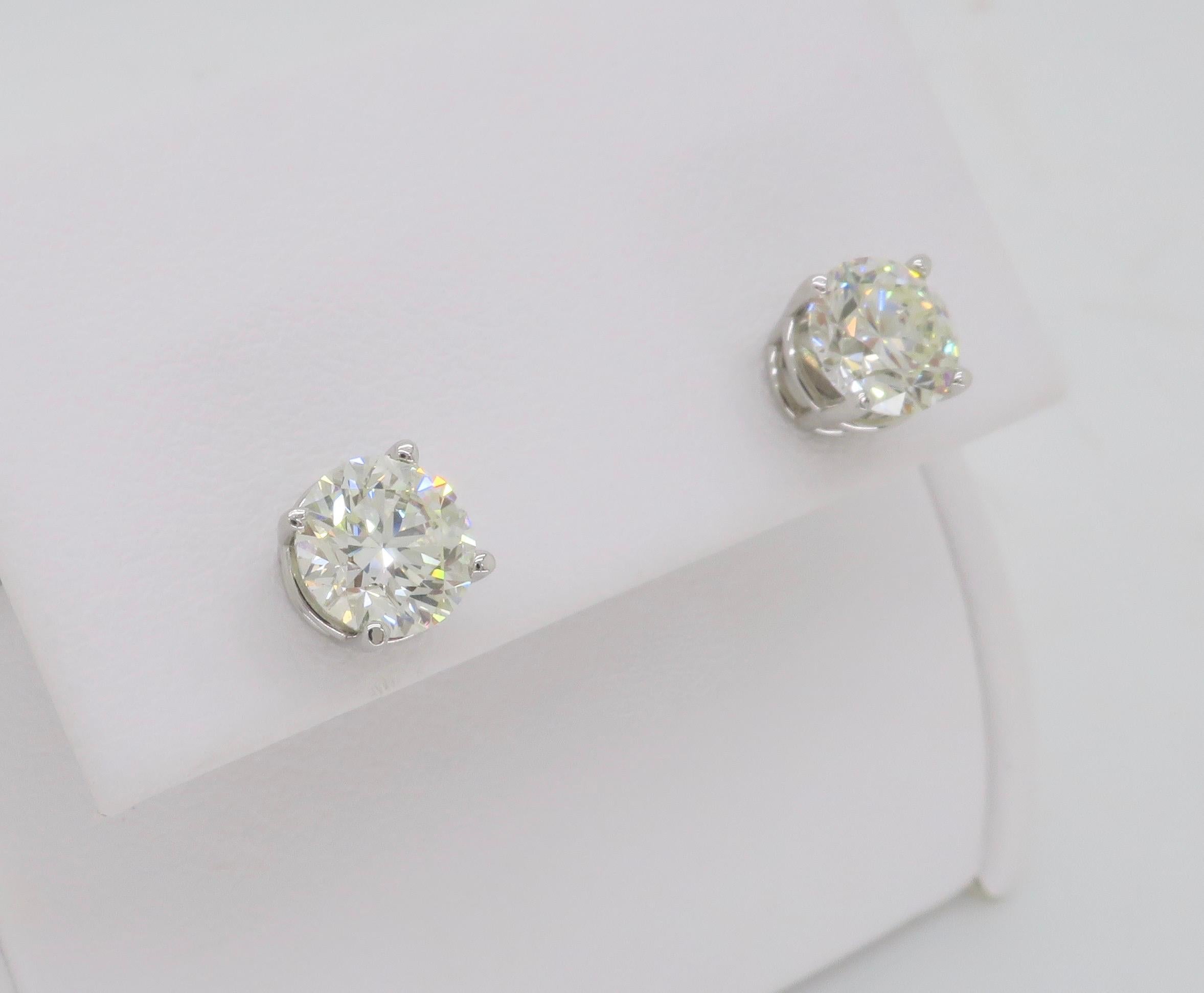 1.83CTW Round Brilliant Cut Diamond Stud Earrings In New Condition For Sale In Webster, NY