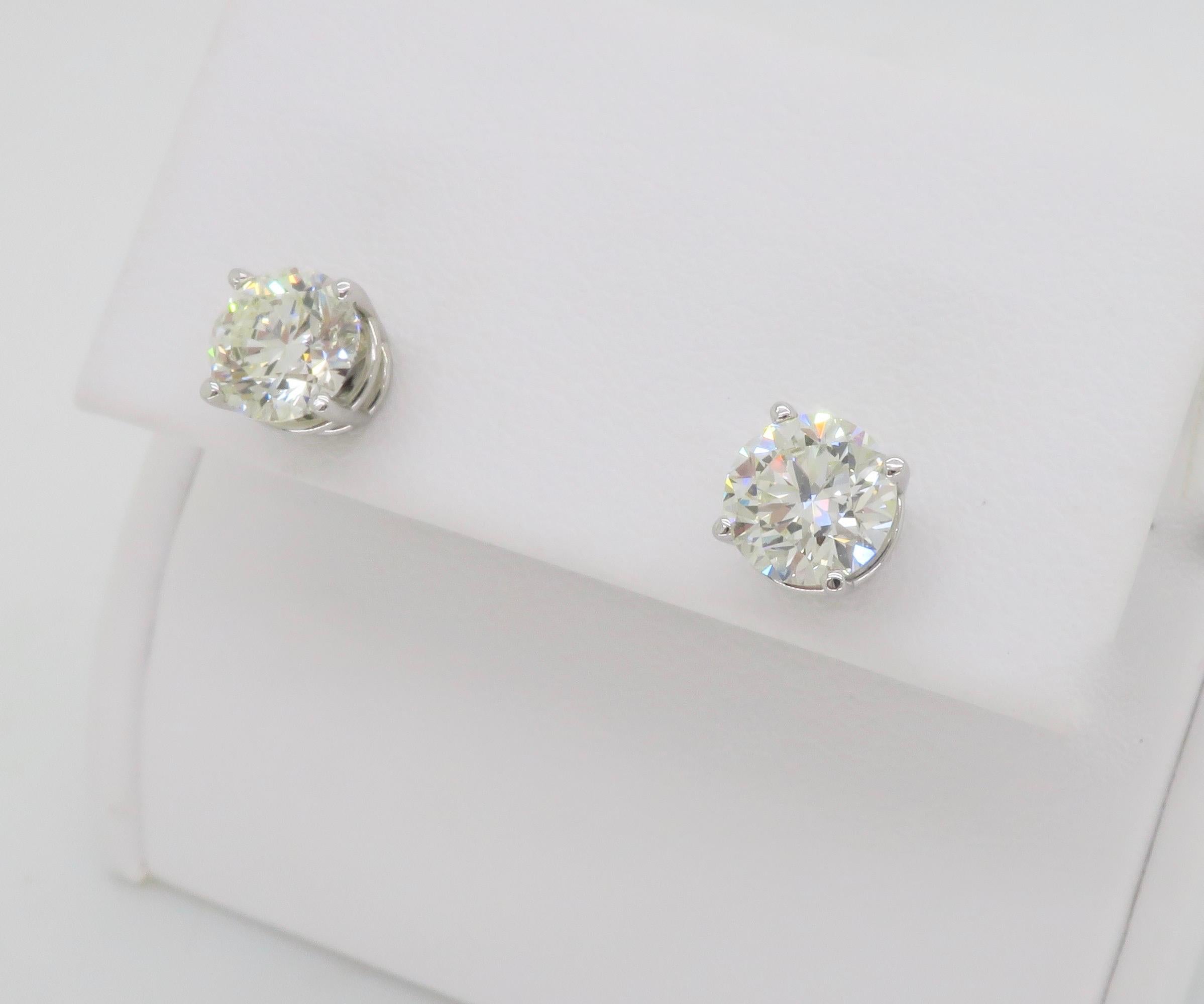 Women's or Men's 1.83CTW Round Brilliant Cut Diamond Stud Earrings For Sale