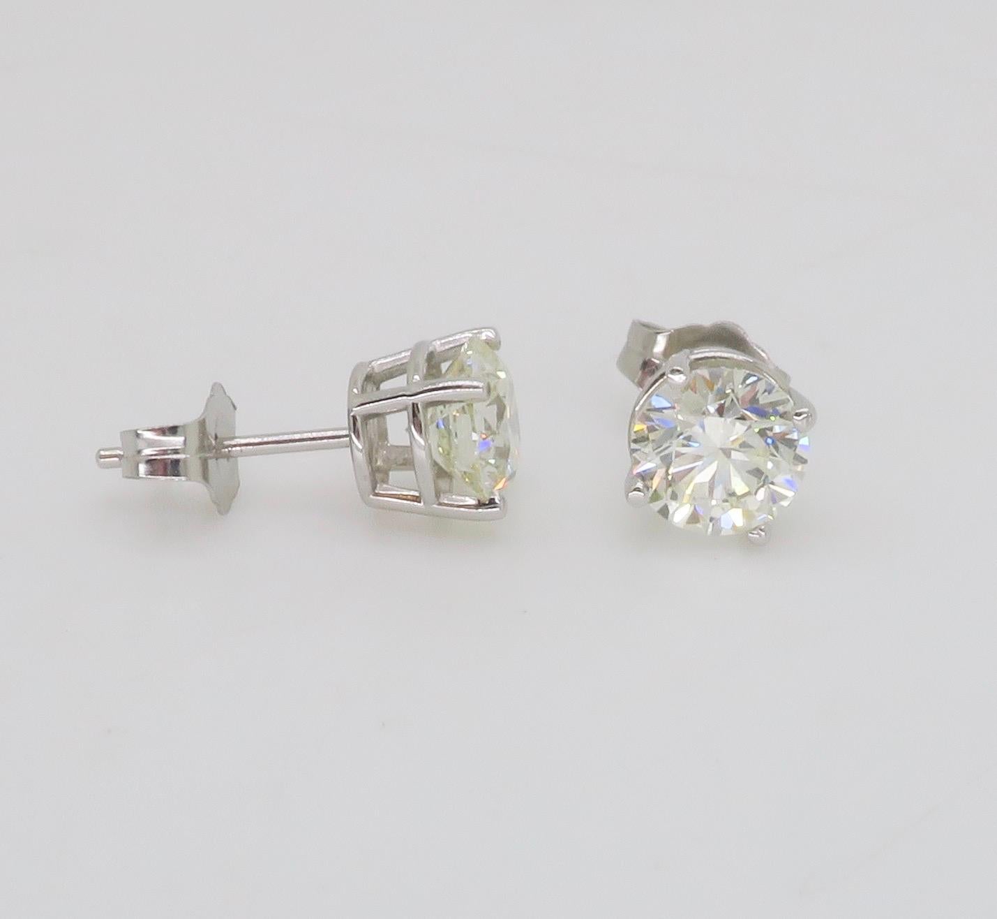 1.83CTW Round Brilliant Cut Diamond Stud Earrings For Sale 2