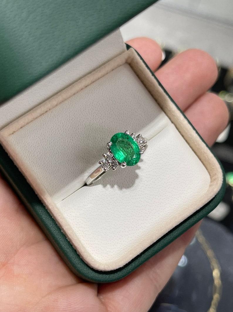 Modern 1.83tcw 14K 7-Stone Oval Cut Emerald & Diamond Accent Engagement Ring For Sale