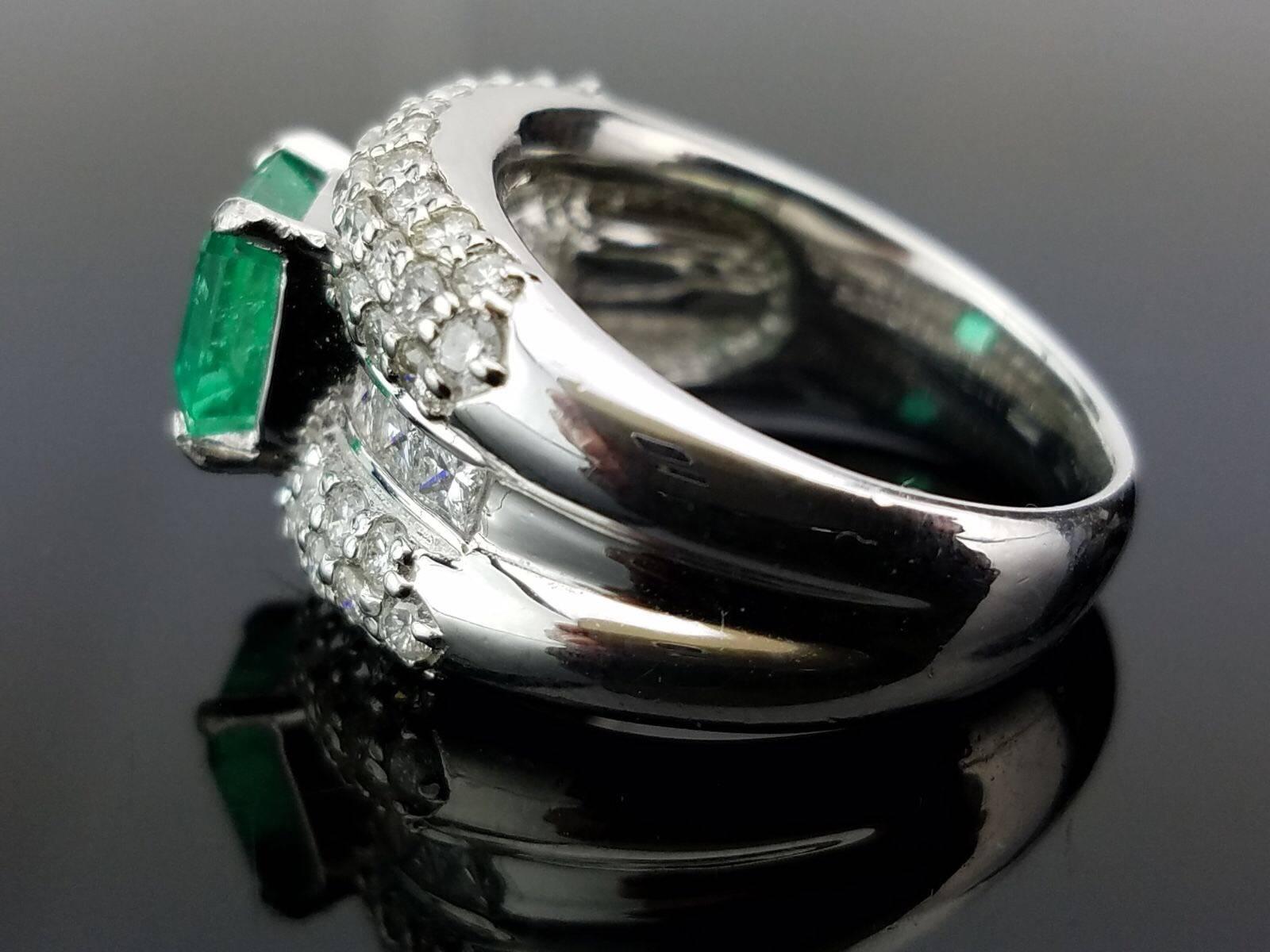 Art Deco 1.84 Carat Colombian Emerald Cocktail Ring in Platinum For Sale