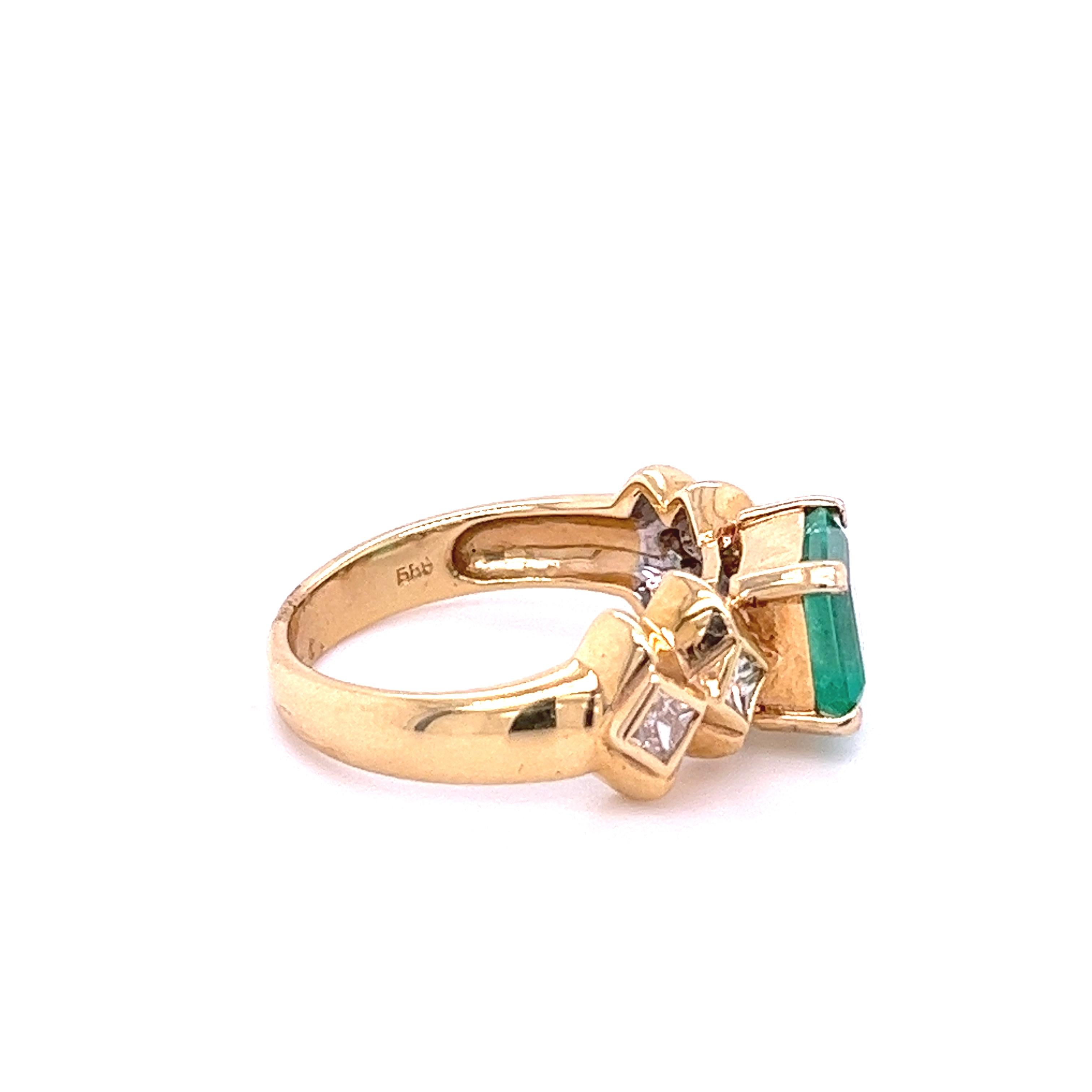 Art Deco 1.84 Carat Colombian Emerald and Princess Cut Diamond in 14k Yellow Gold Ring For Sale
