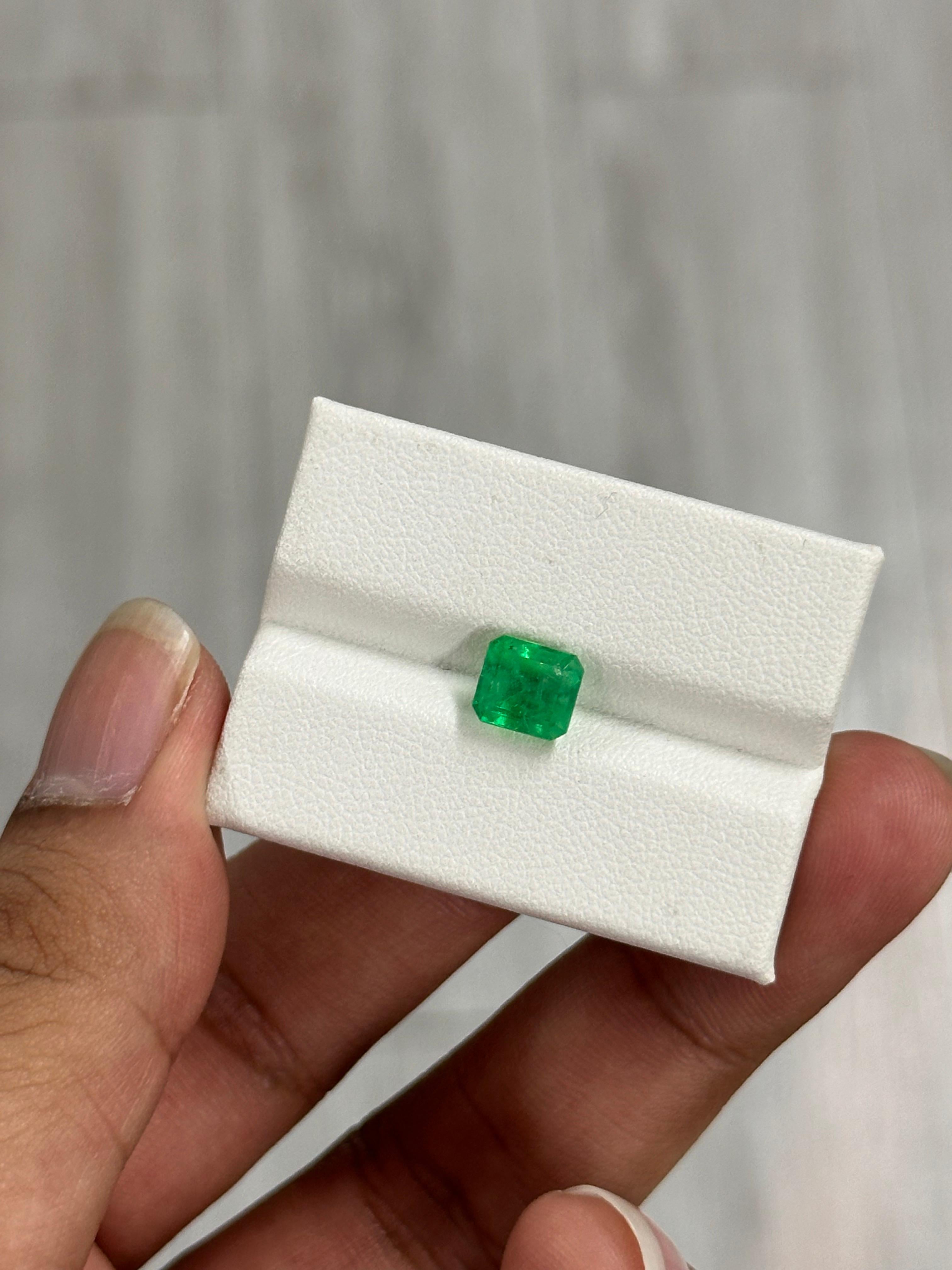 Émeraude colombienne de 1.84 carat Unisexe en vente