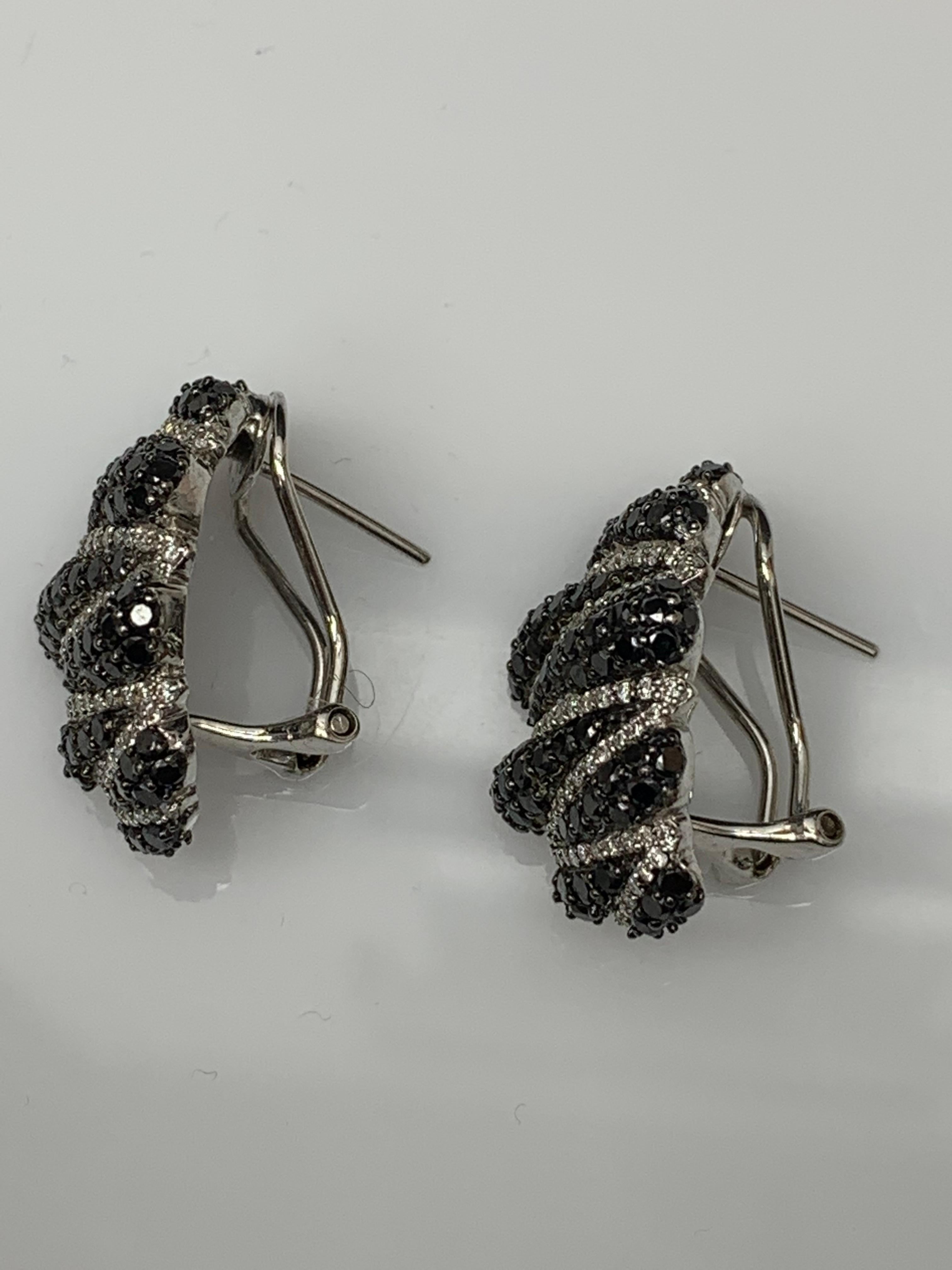 Taglio brillante Orecchini con diamante nero da 1,84 carati in oro bianco 18 carati in vendita