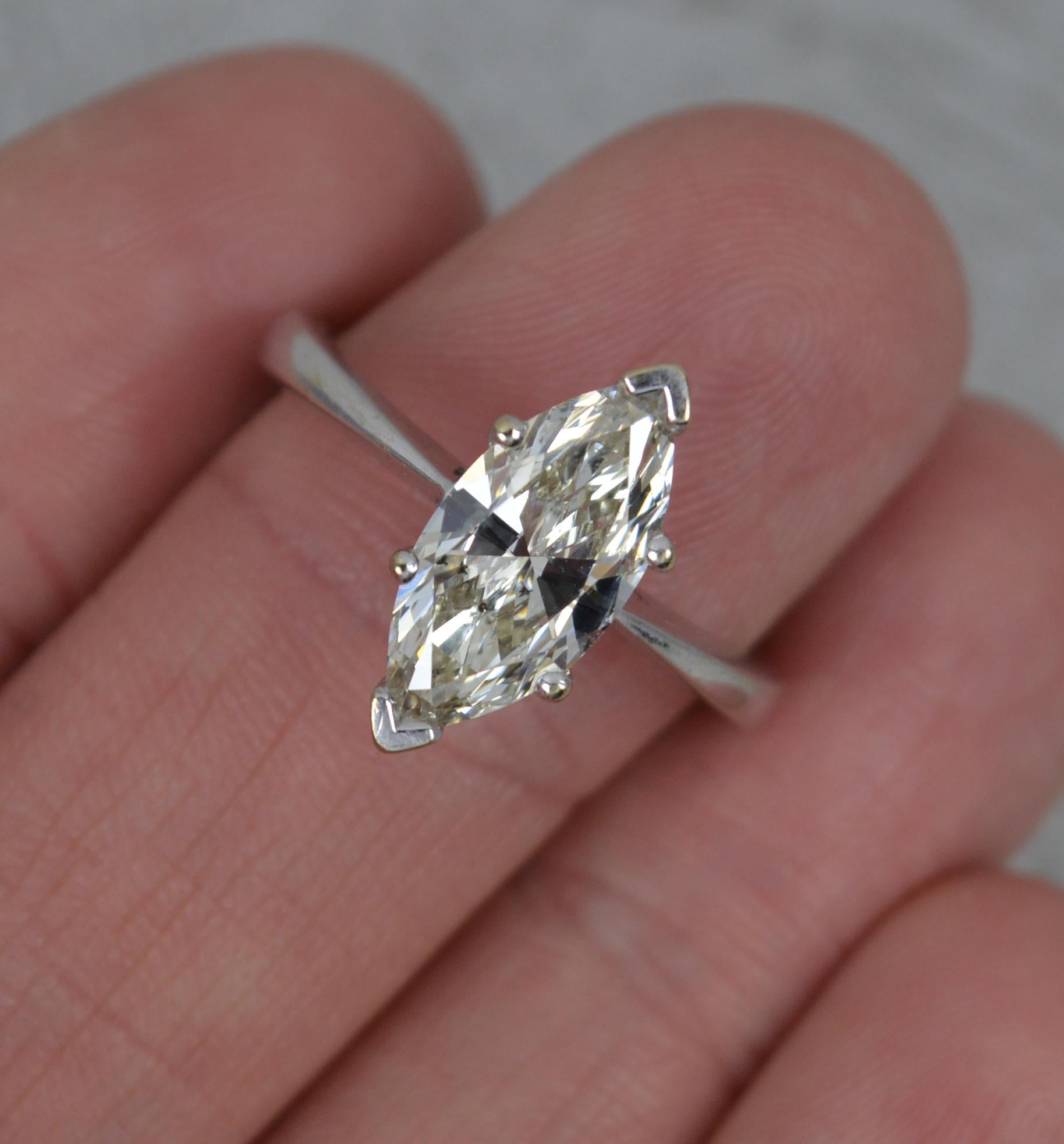 1,84 Karat Marquise Diamant und 18ct Weißgold Solitär Verlobungsring im Zustand „Gut“ in St Helens, GB