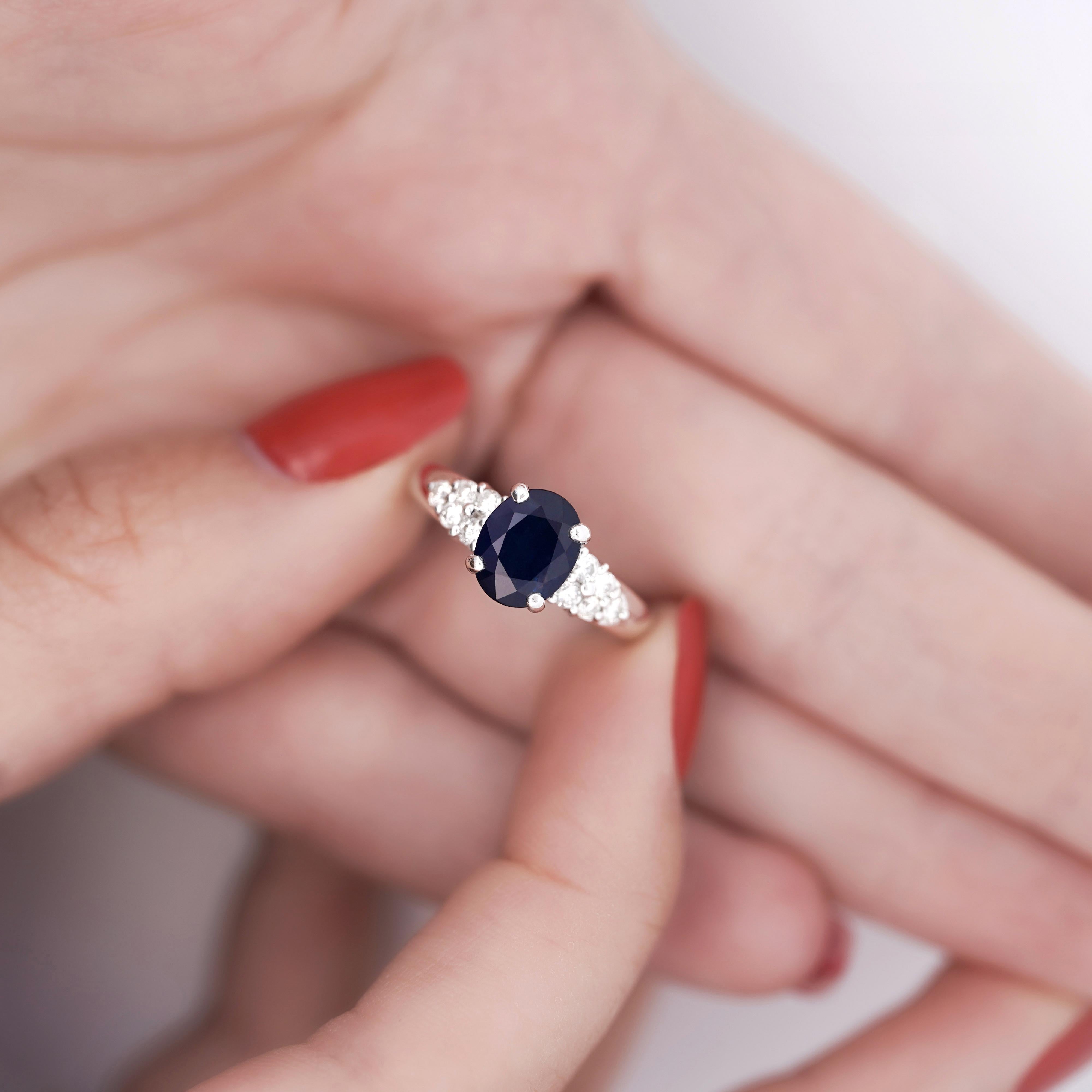 Women's 1.84 Carat Oval Cut Dark Blue Sapphire and Diamond Ring For Sale