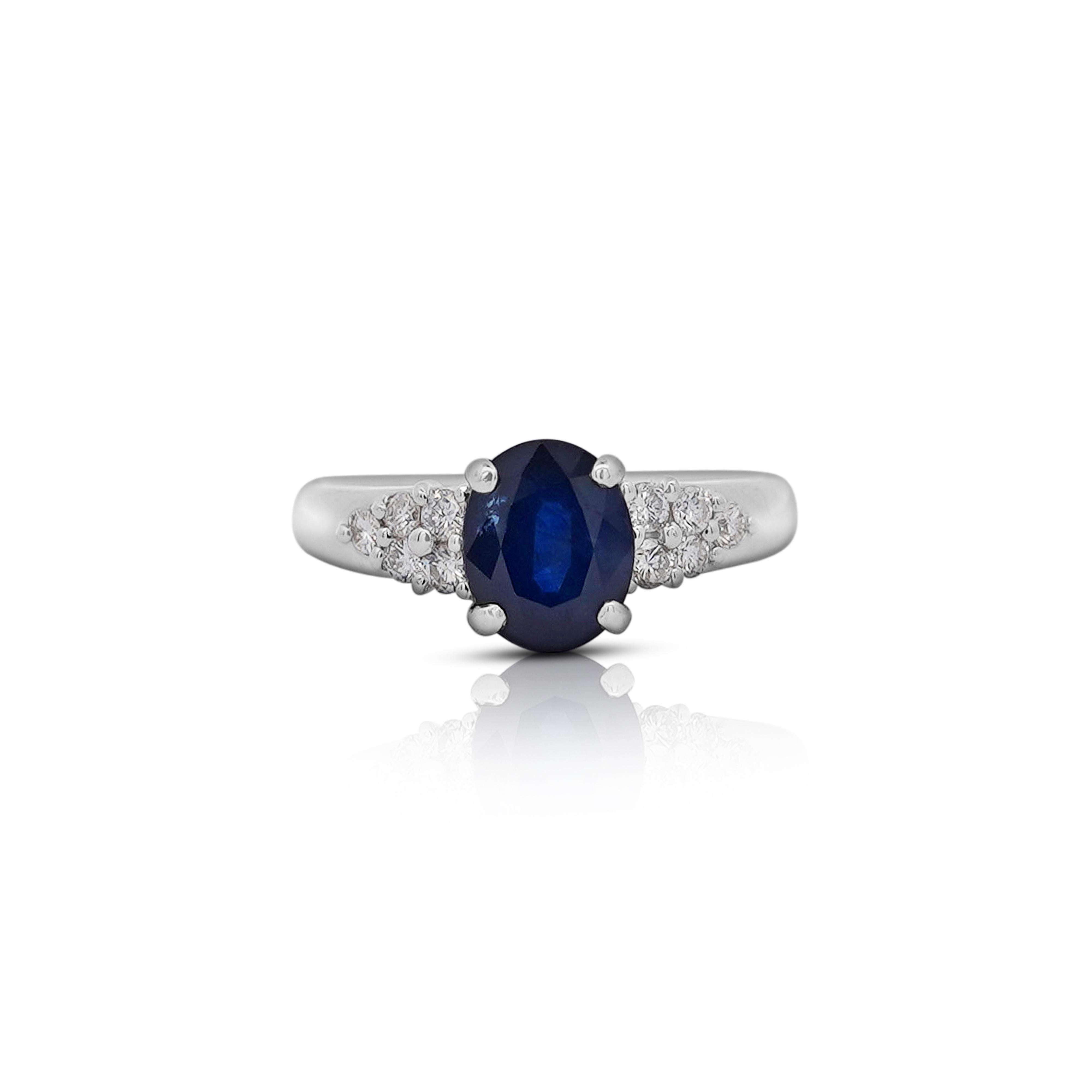 1.84 Carat Oval Cut Dark Blue Sapphire and Diamond Ring For Sale 4